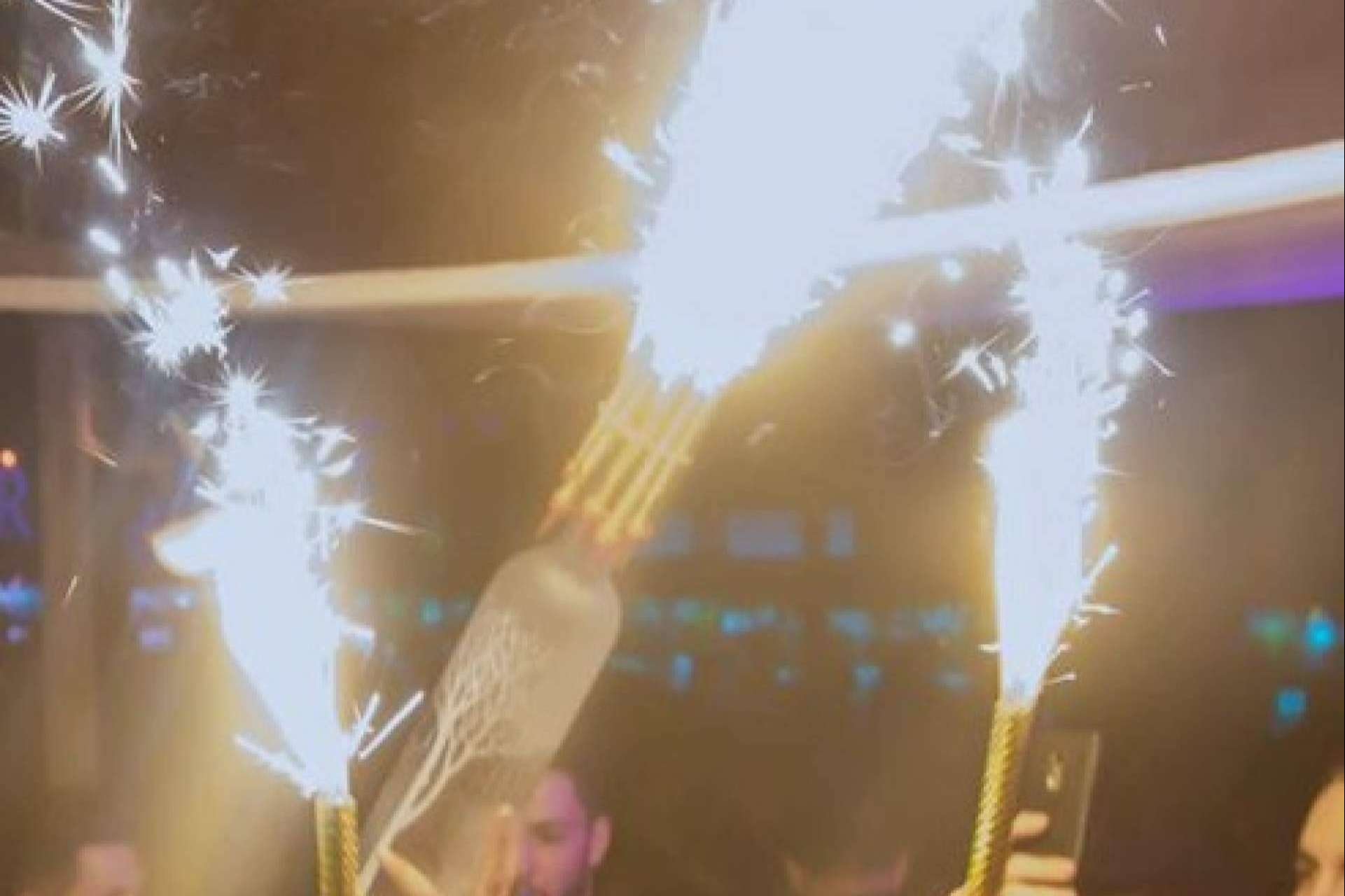 La amplia variedad de bengalas de Petardos AM para eventos