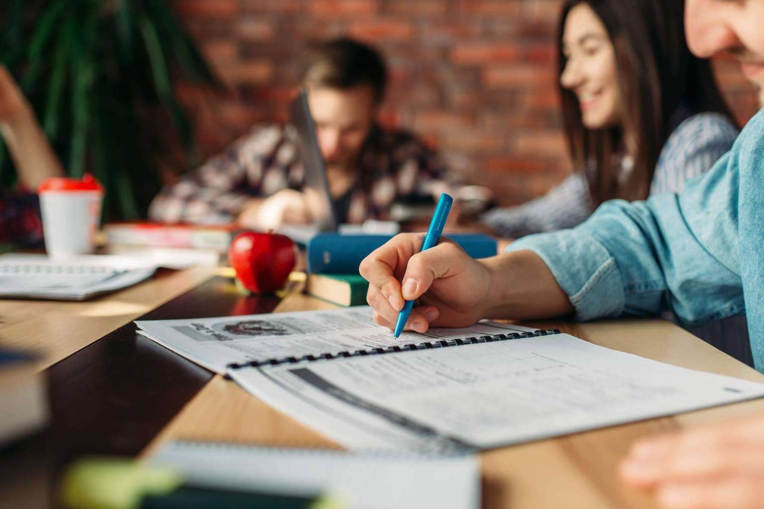Los cursos del Instituto de Estudios y Empleo para trabajar en España
