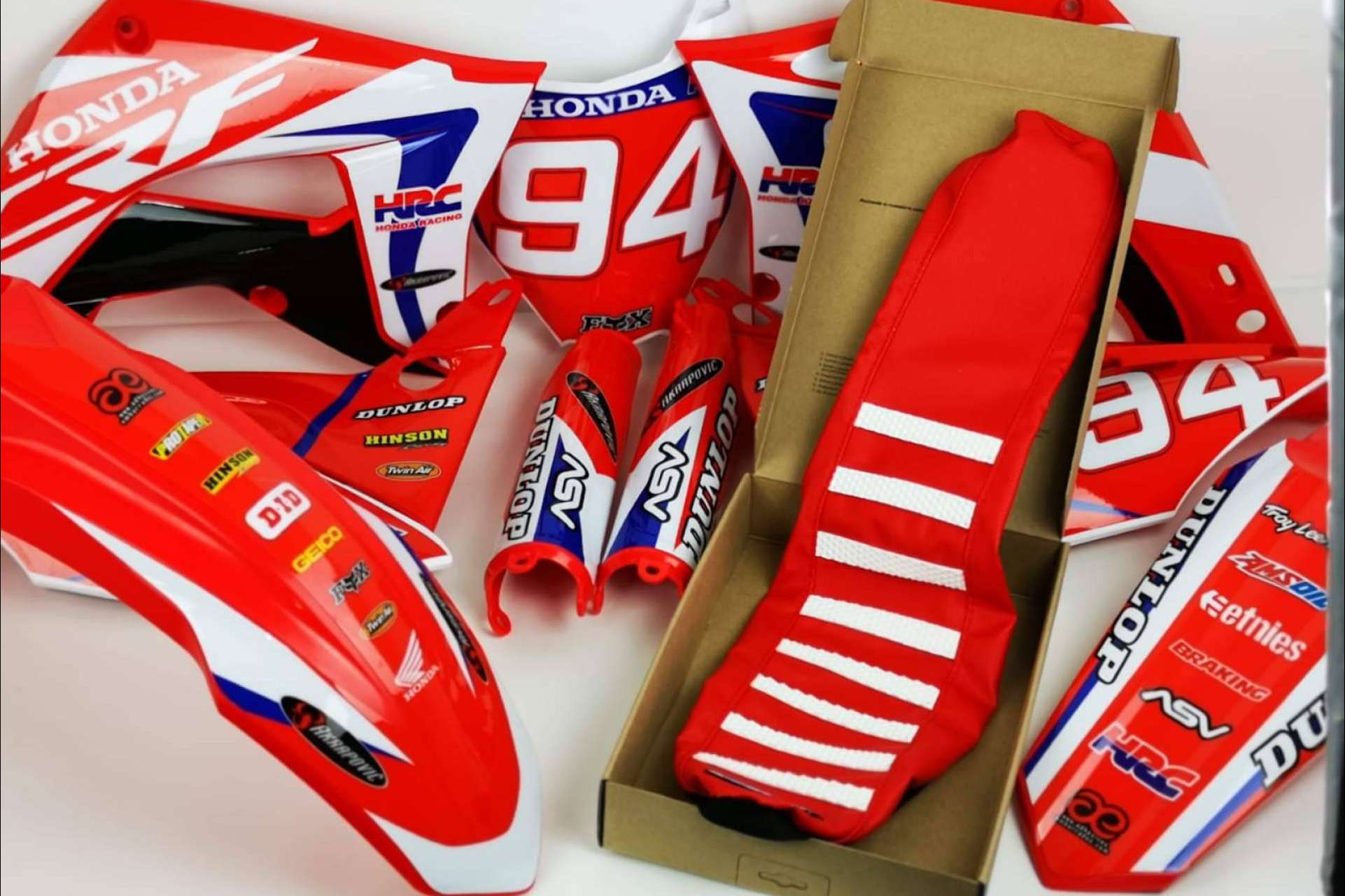 Personalización de pegatinas para motos, con ADHESIVOSEMBARRADOS