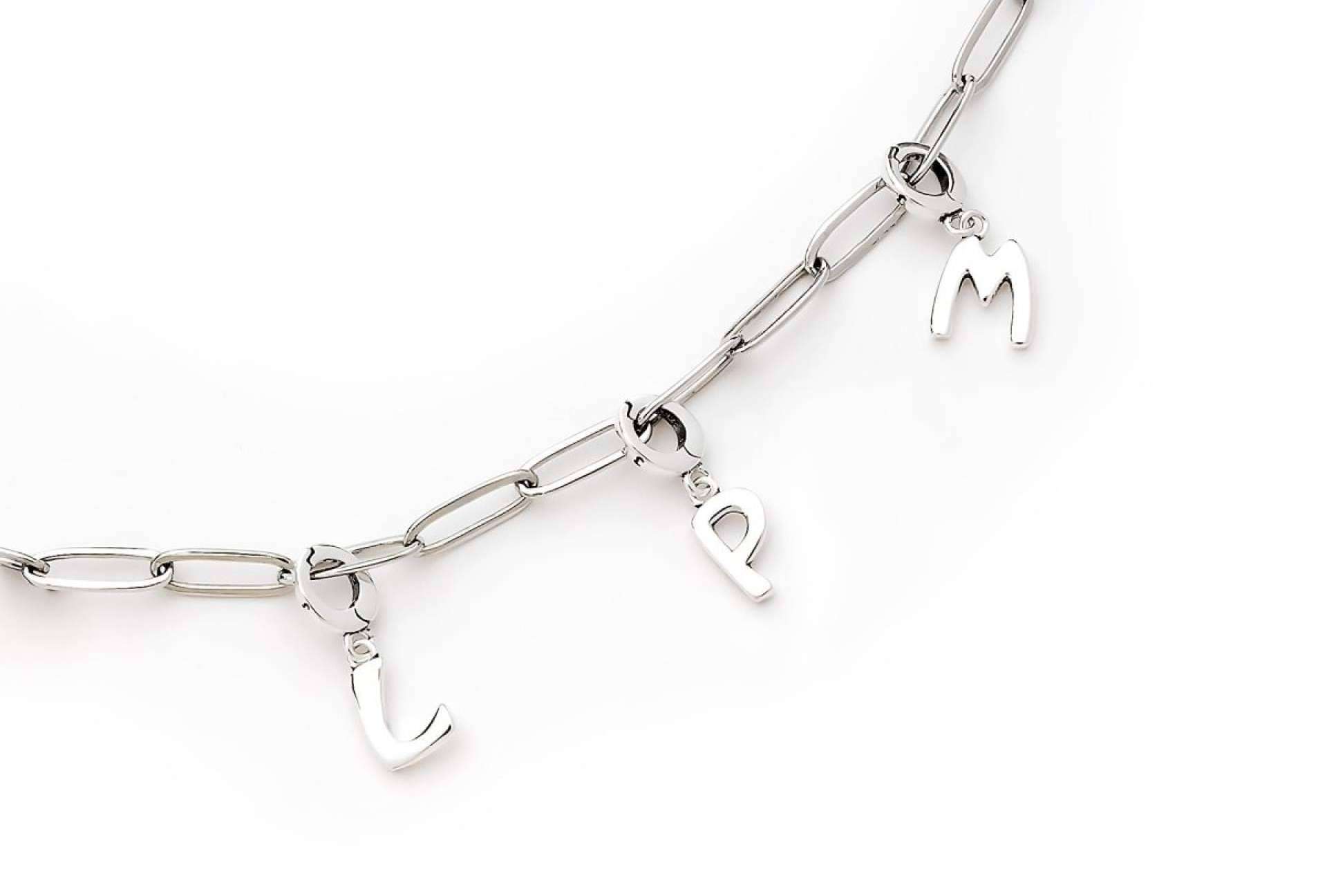 Joyas con iniciales en la tienda Le Petite Marie