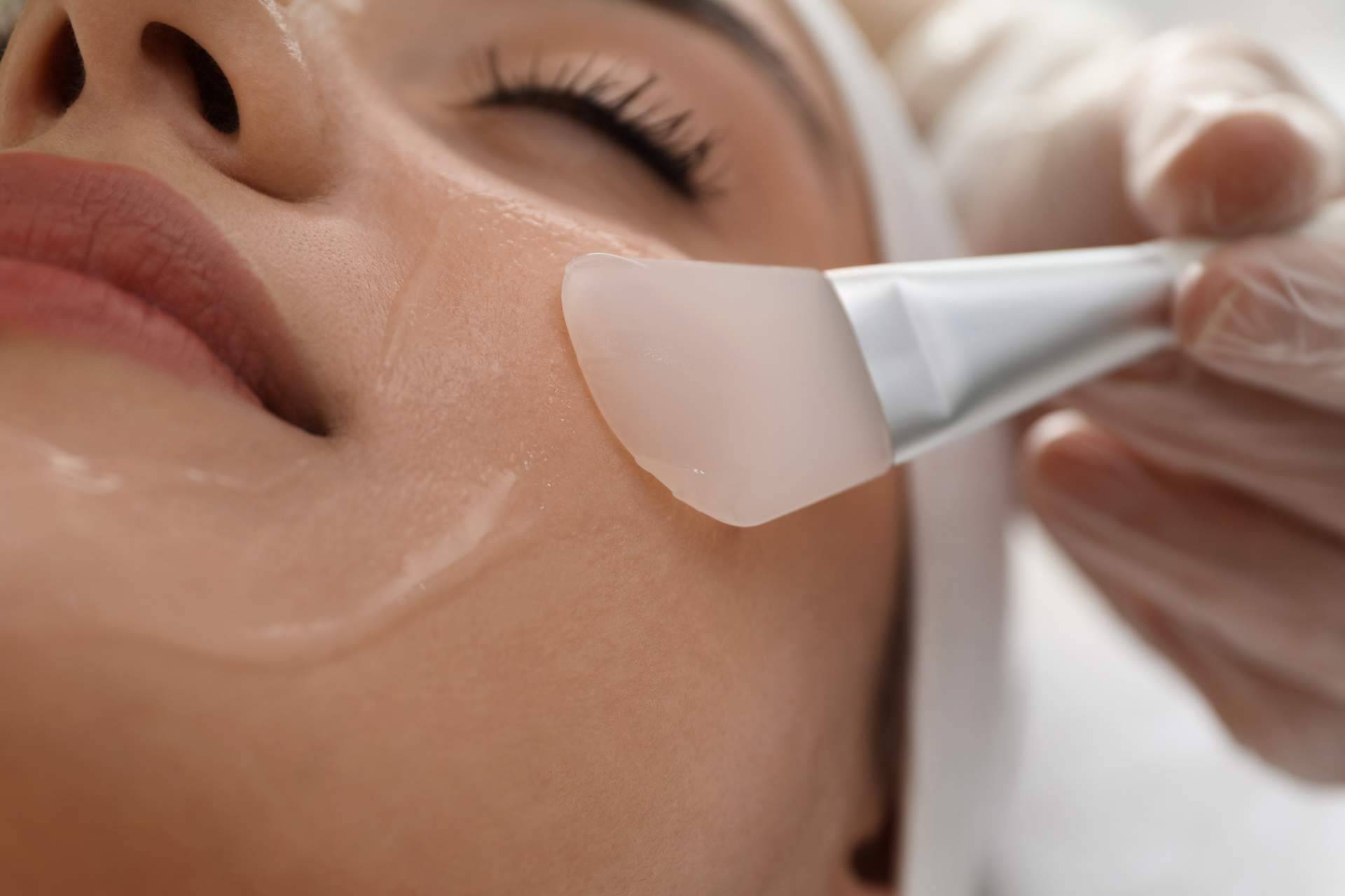 Los pasos para una rutina facial con una selección de marcas de cosmética natural y ecológica