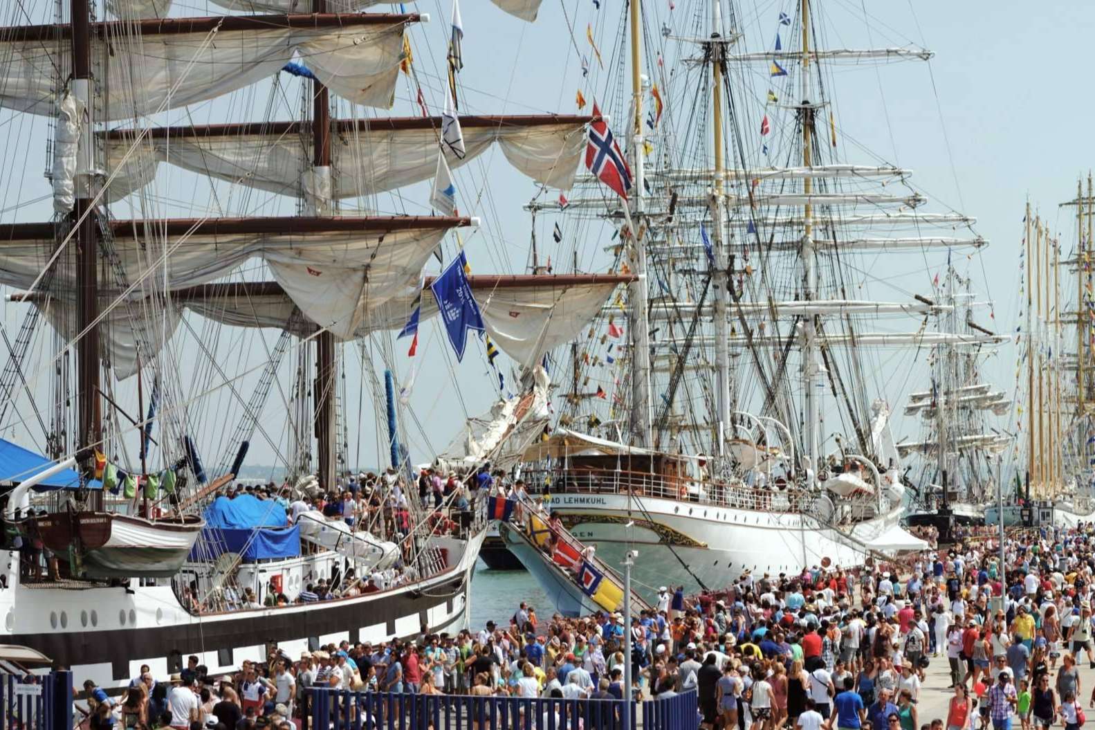 Primeros barcos confirmados para la regata de grandes veleros 2023 en Cádiz y Coruña