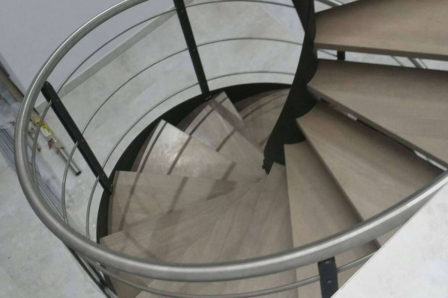 Cuáles son las ventajas de utilizar las escaleras de caracol en el hogar, con Enesca