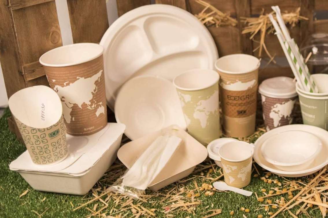 Distribución de envases compostables para el canal HORECA, con Ecofami