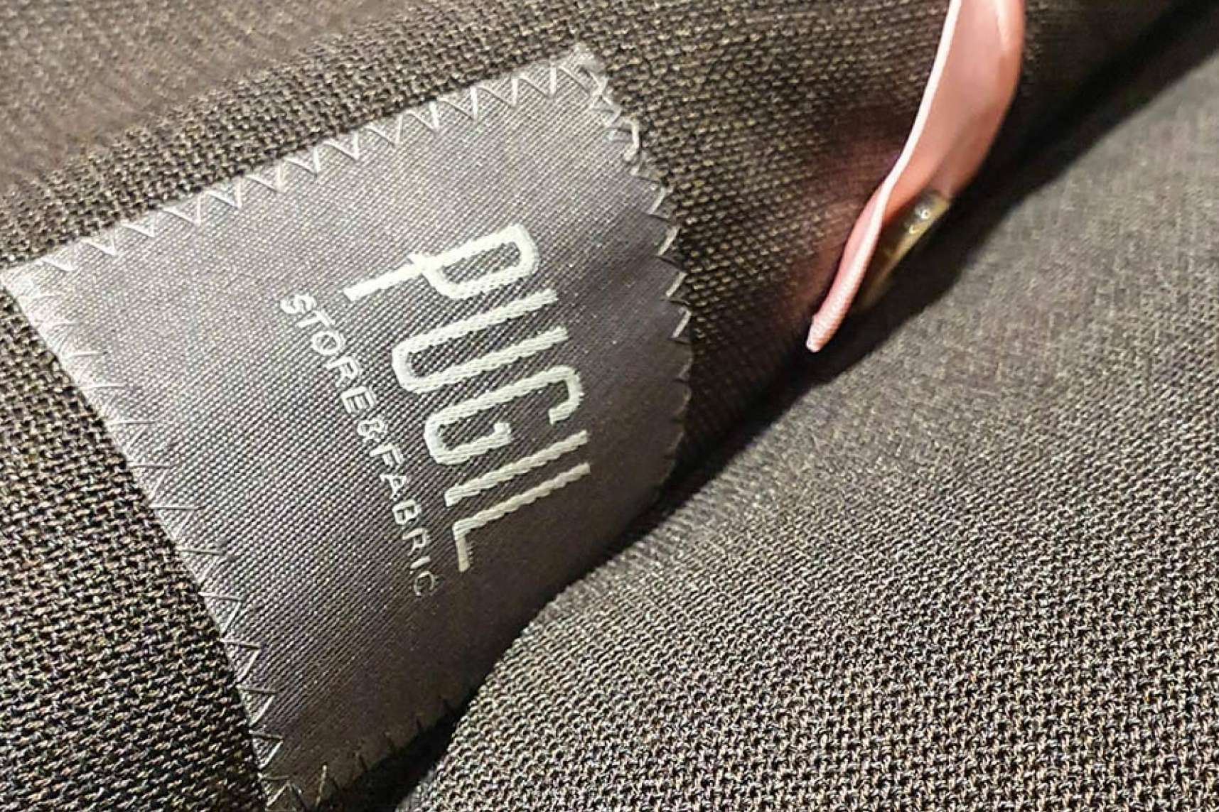 Trajes y chaqués para novios personalizados y a medida de la mano de Pugil Store
