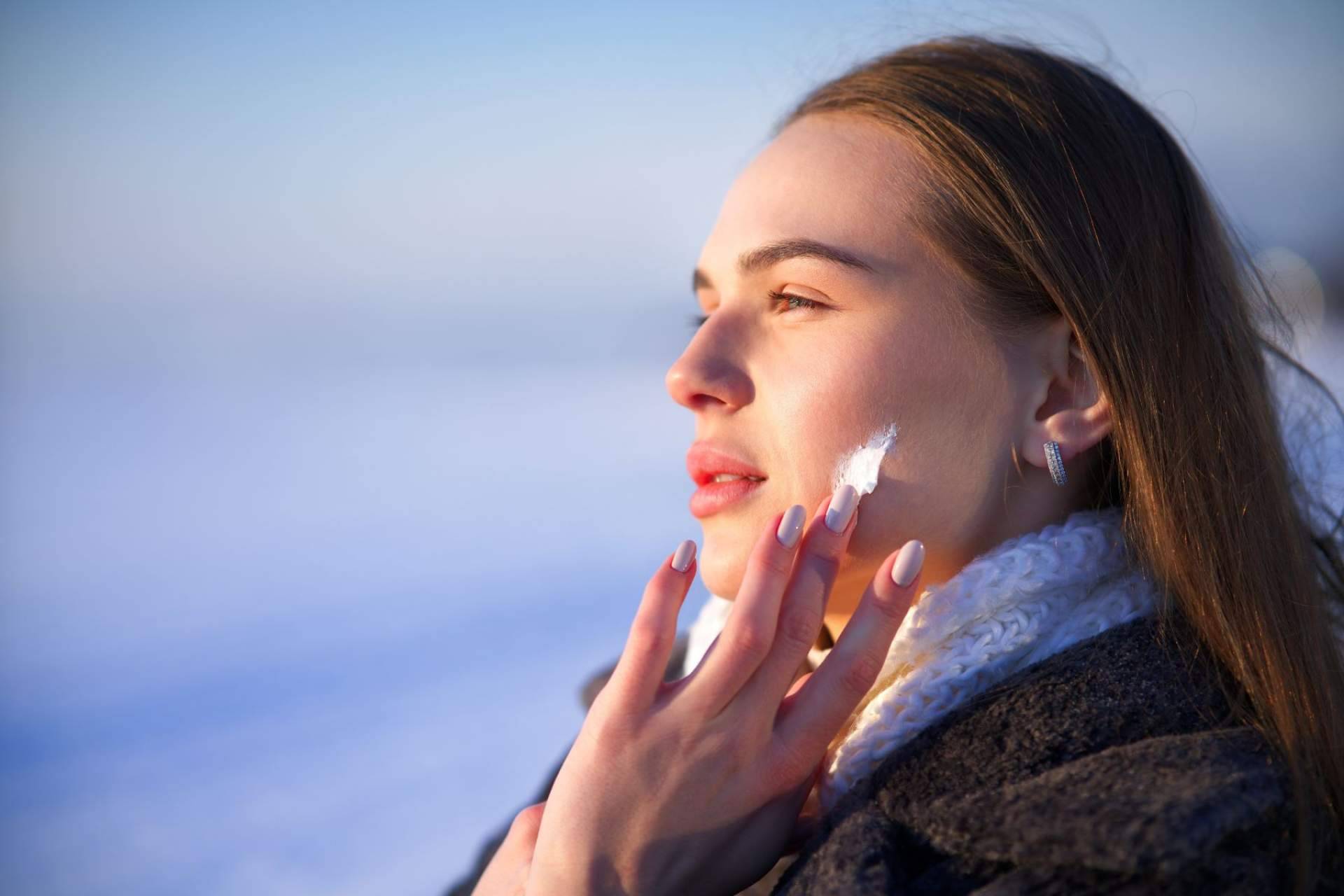 La importancia de una buena crema hidratante facial para que la piel del rostro no sufra la temporada de invierno, por La Para-Farmacia del Puerto