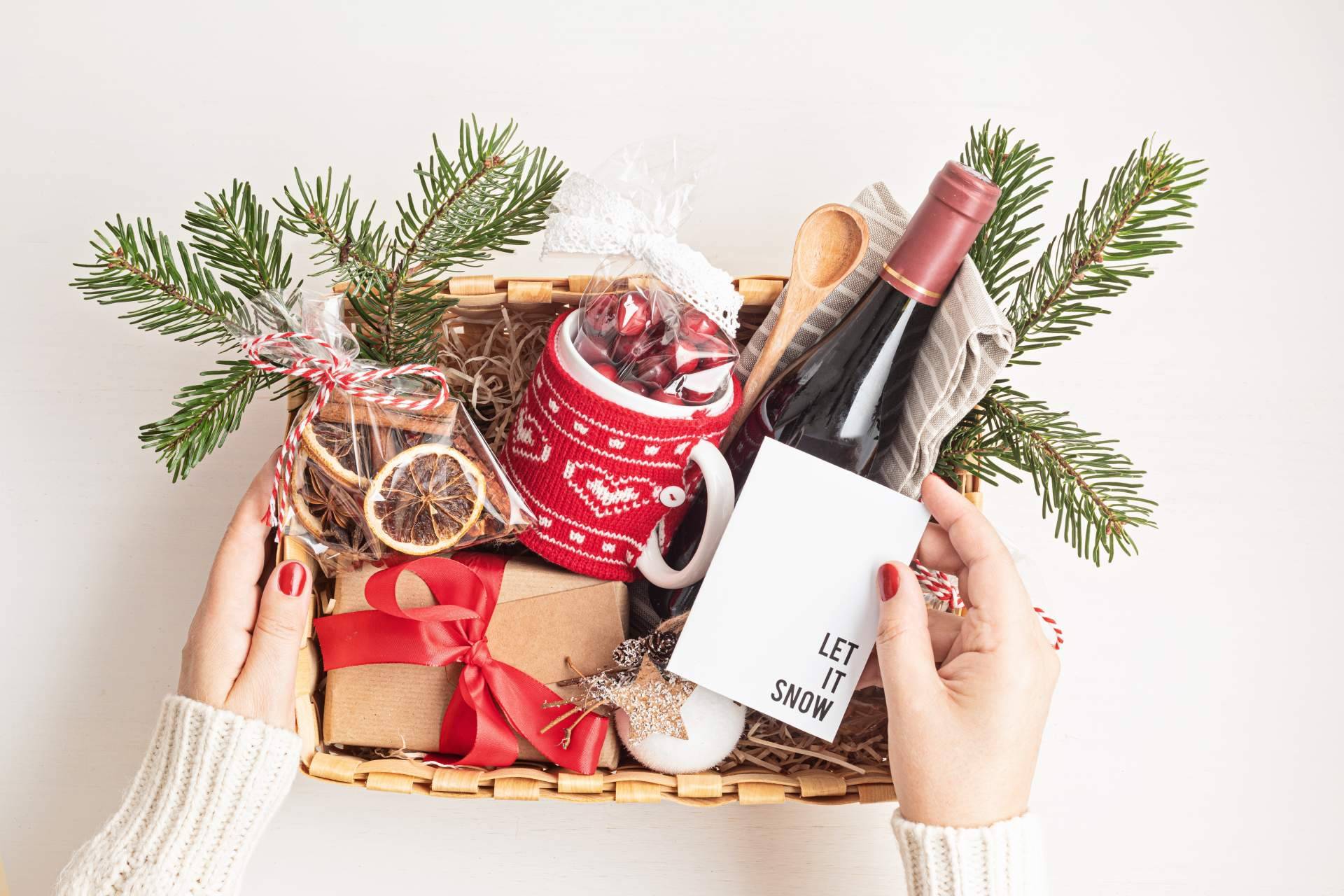 La importancia de entregar regalos corporativos en un negocio, por Carandre