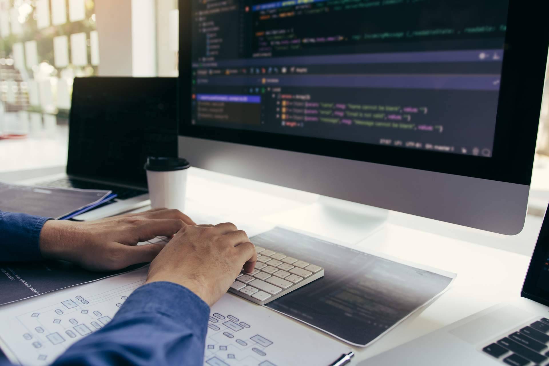 Nomascode ayuda a empresas y startups a desarrollar aplicaciones móviles y web de forma rápida, con un óptimo diseño y a un coste mínimo