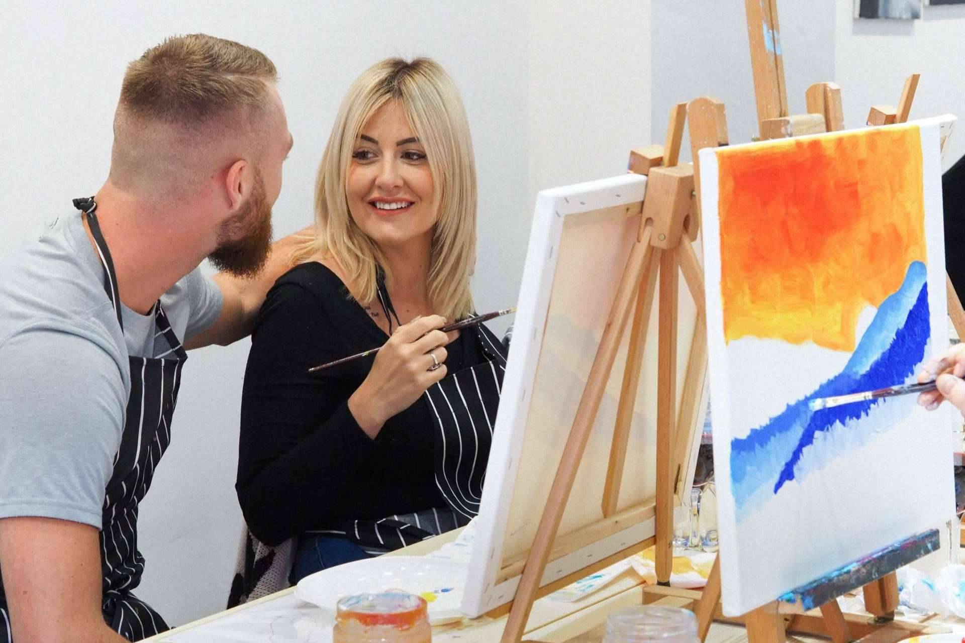Un plan creativo para disfrutar en pareja, con Art and Wine