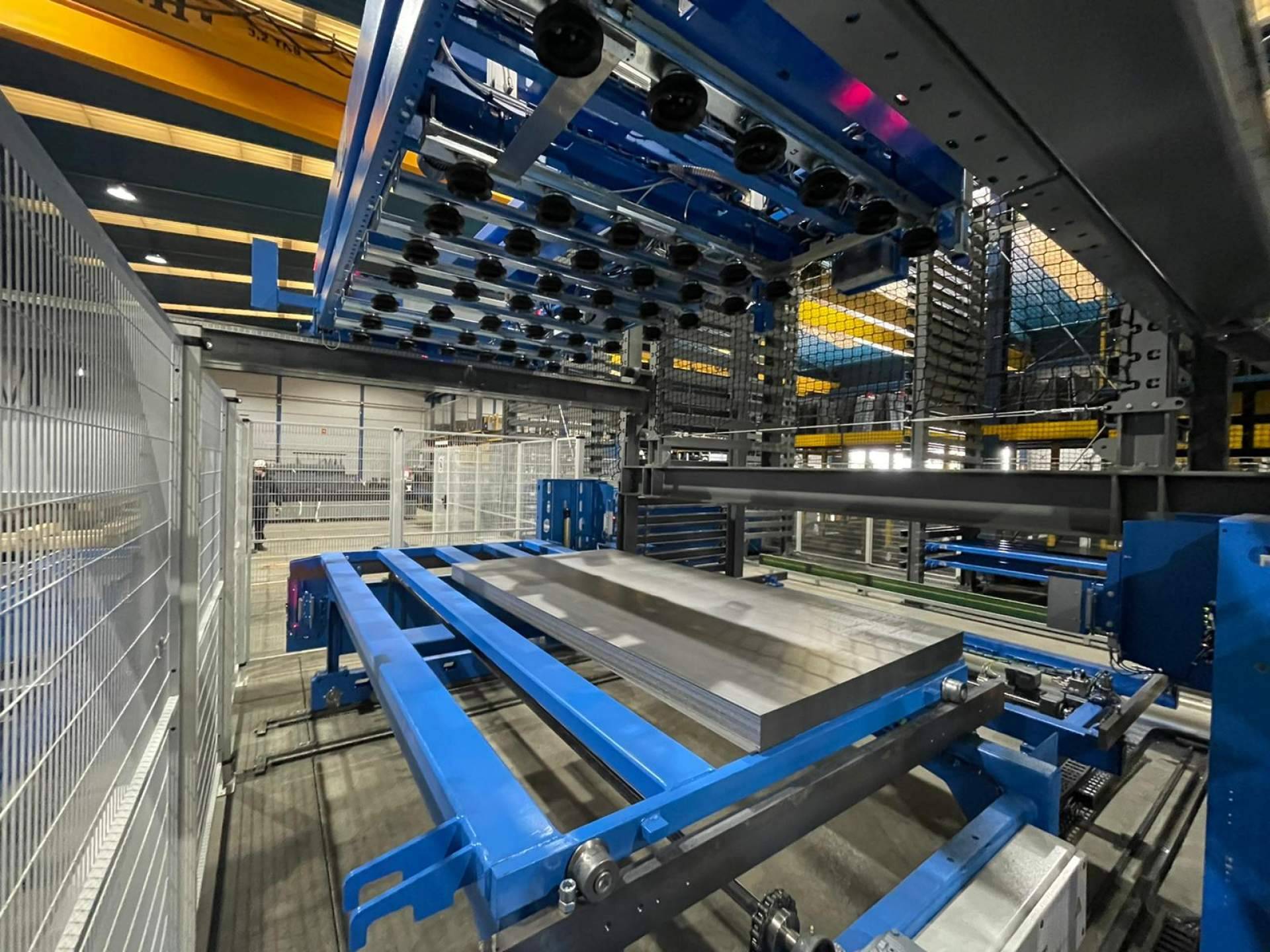 Tubos París presenta su nuevo robot logístico para aumentar la variedad de productos y la capacidad de almacenaje