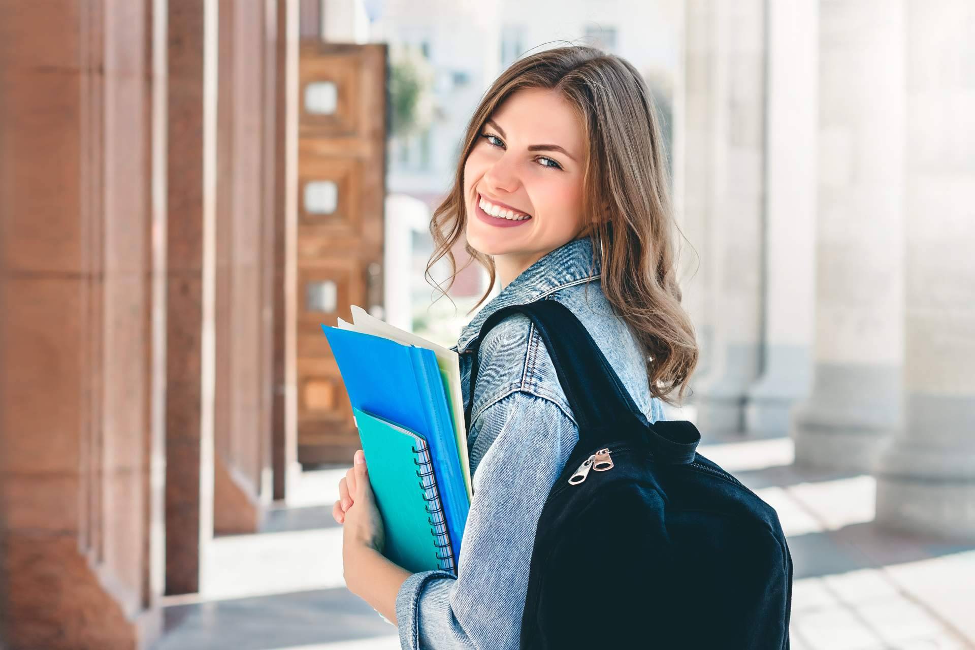 La academia de inglés para adultos  en Madrid con más de 100.000 alumnos online y presenciales