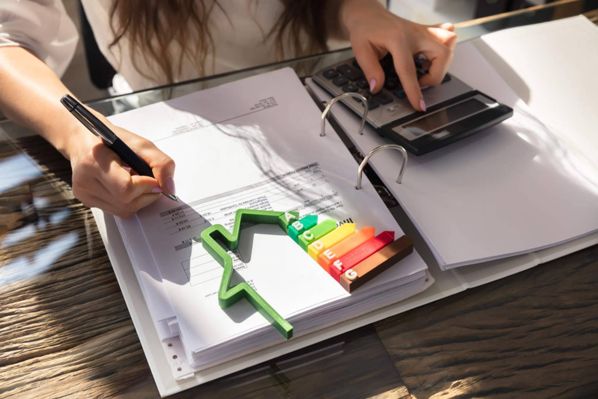 Por qué es importante contratar un gestor energético profesional, por Energybox