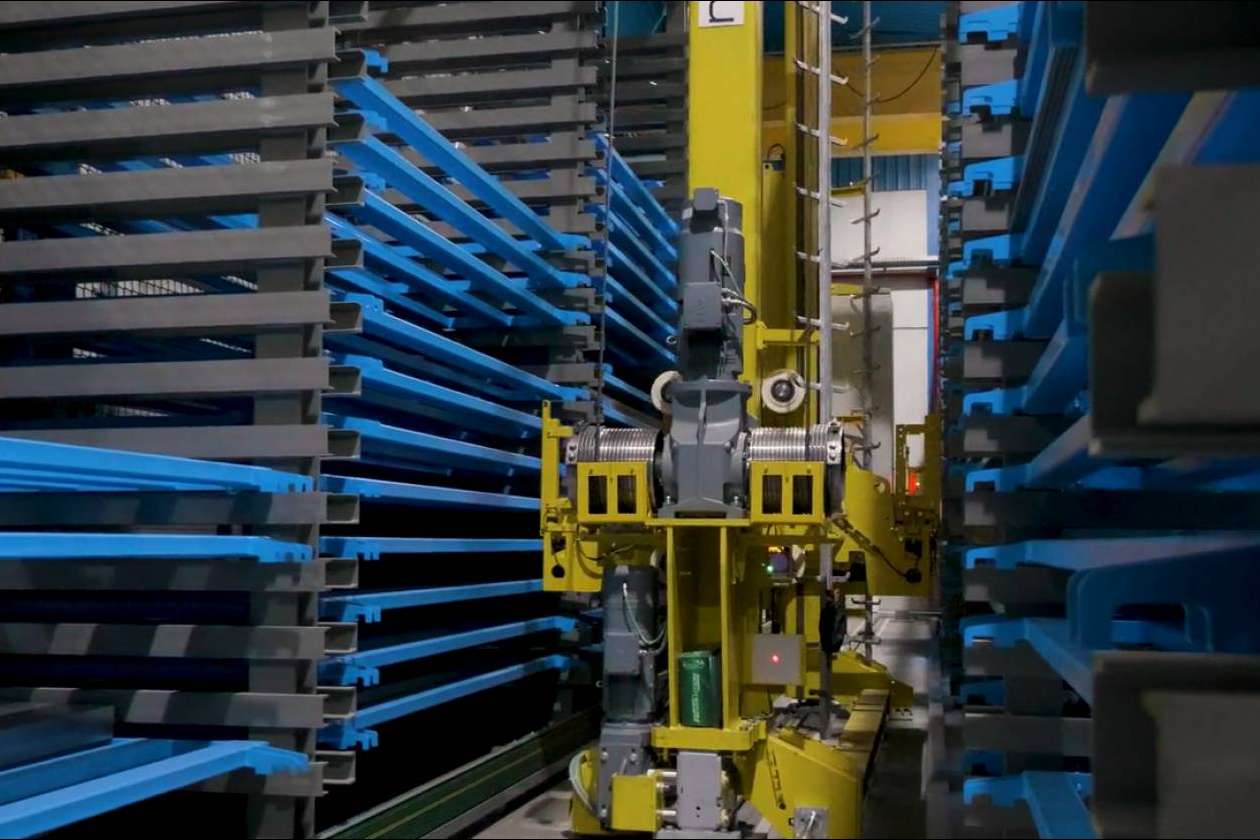 Tubos Paris habla de su nuevo robot logístico para aumentar la variedad de productos y la capacidad de almacenaje