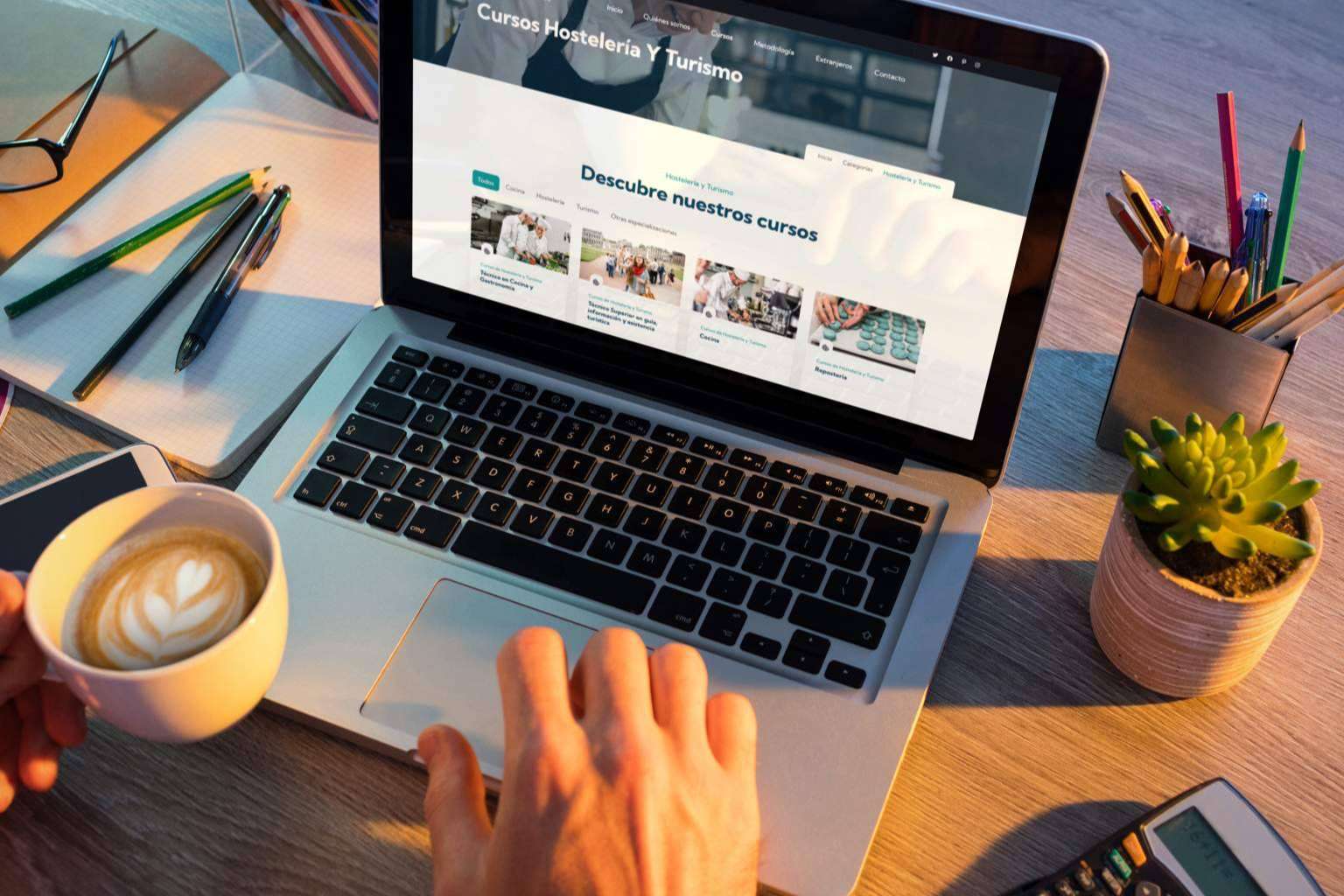 Asesorar y reorientar a los alumnos a través del Instituto de Estudios y Empleo y su servicio de consultoría de educación y empleo