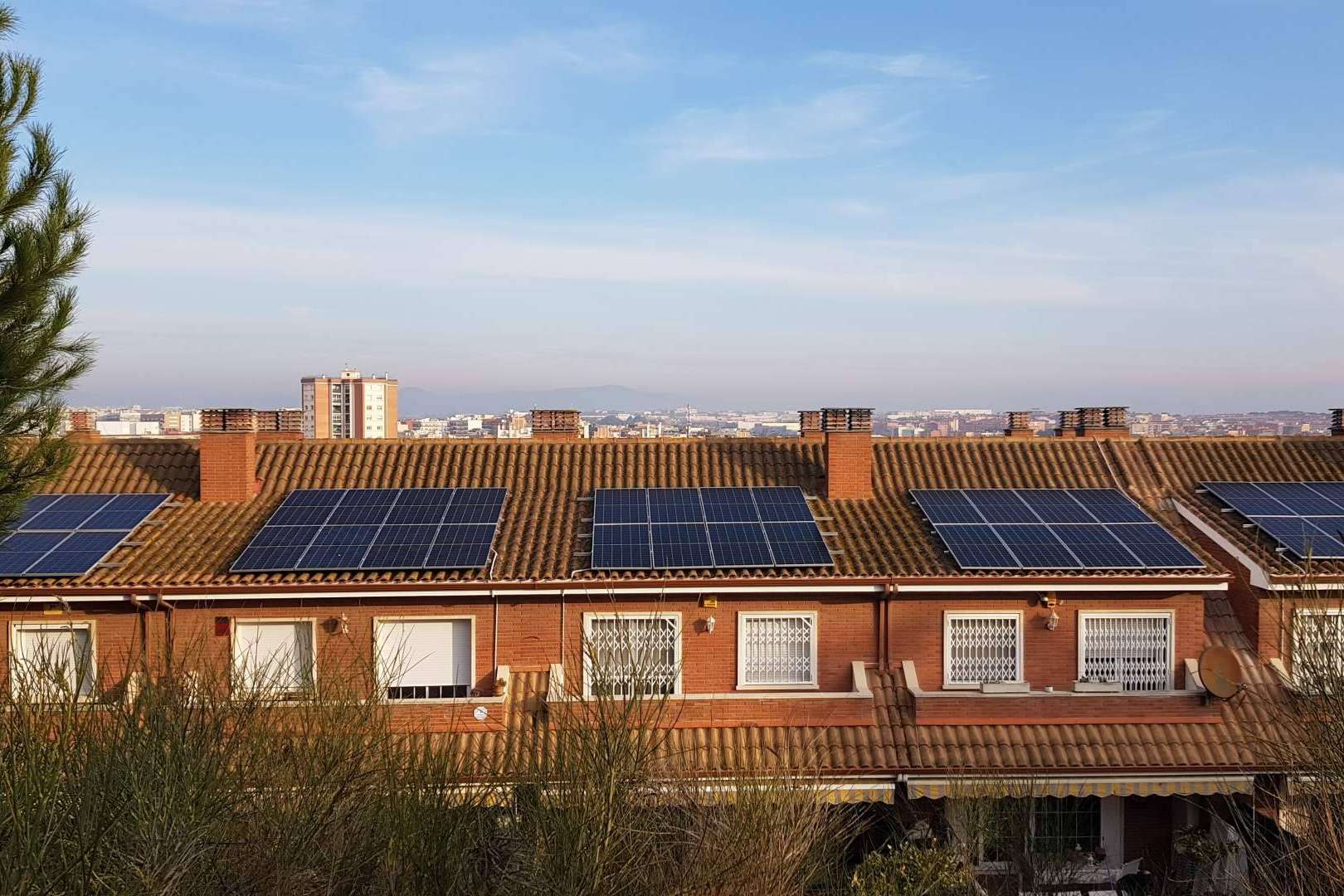 Bluetek Solar instala hasta 4 paneles sin cargo