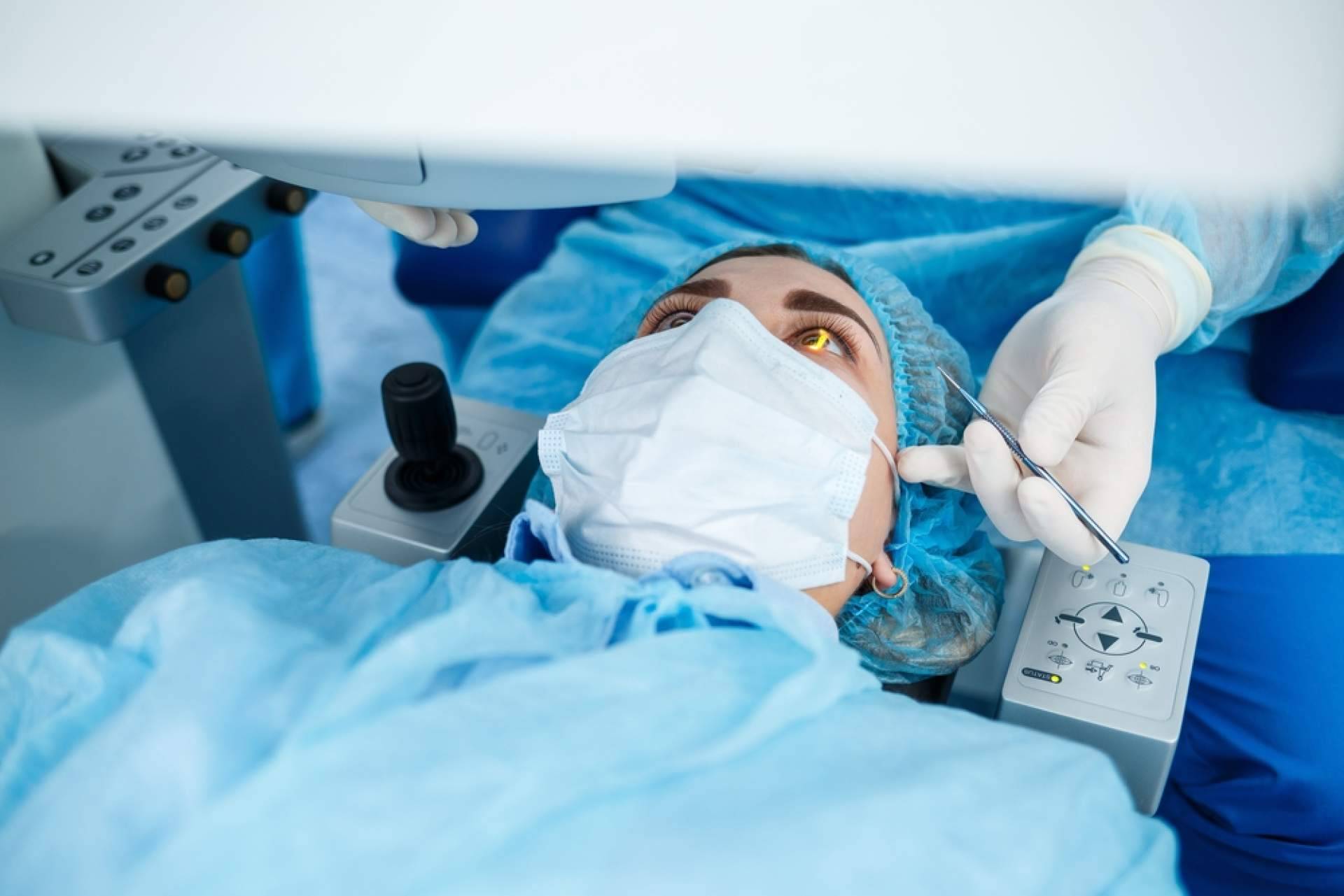 Técnicas de cirugía refractiva, Lasik y FemtoLasik, con el Departamento de Oftalmología del Hospital Universitario Dexeus