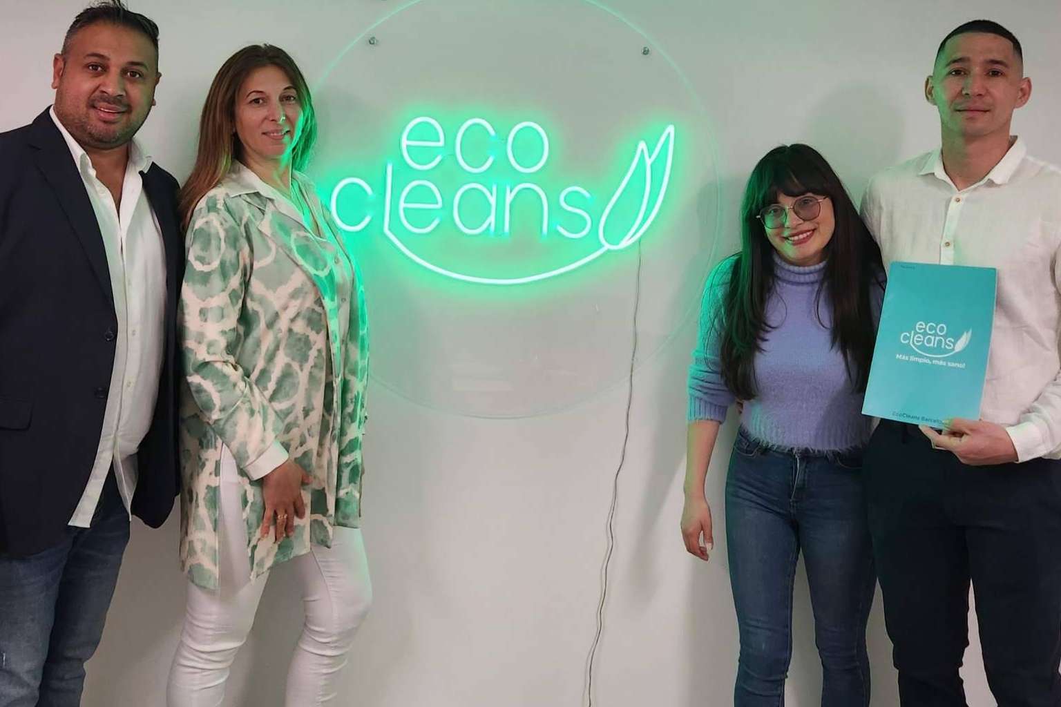 EcoCleans firma la 6ª franquicia. La marca que ha revolucionado los servicios de limpieza, ya disponible en Valencia.
