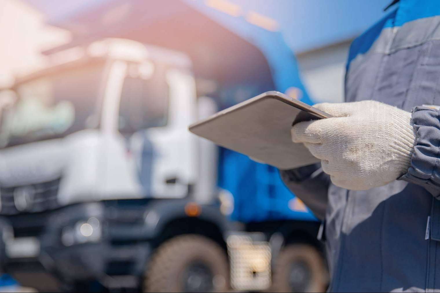 ¿Qué problemas presentan las empresas de logística con la planificación de rutas y la gestión de imprevistos?