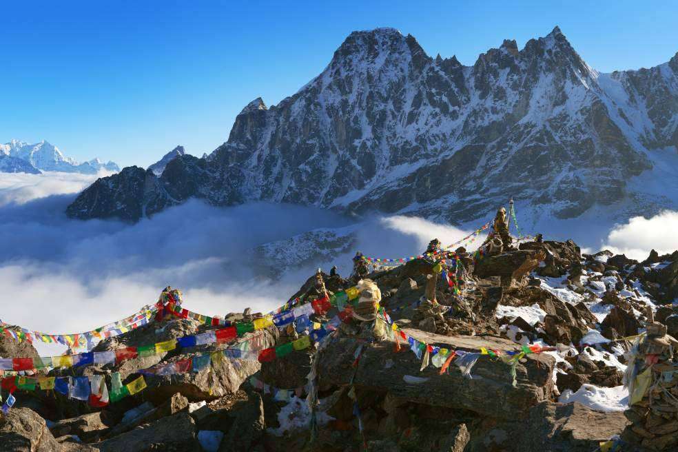 Ir a la cima del mundo de Nepal en moto con Motorbeach Viajes