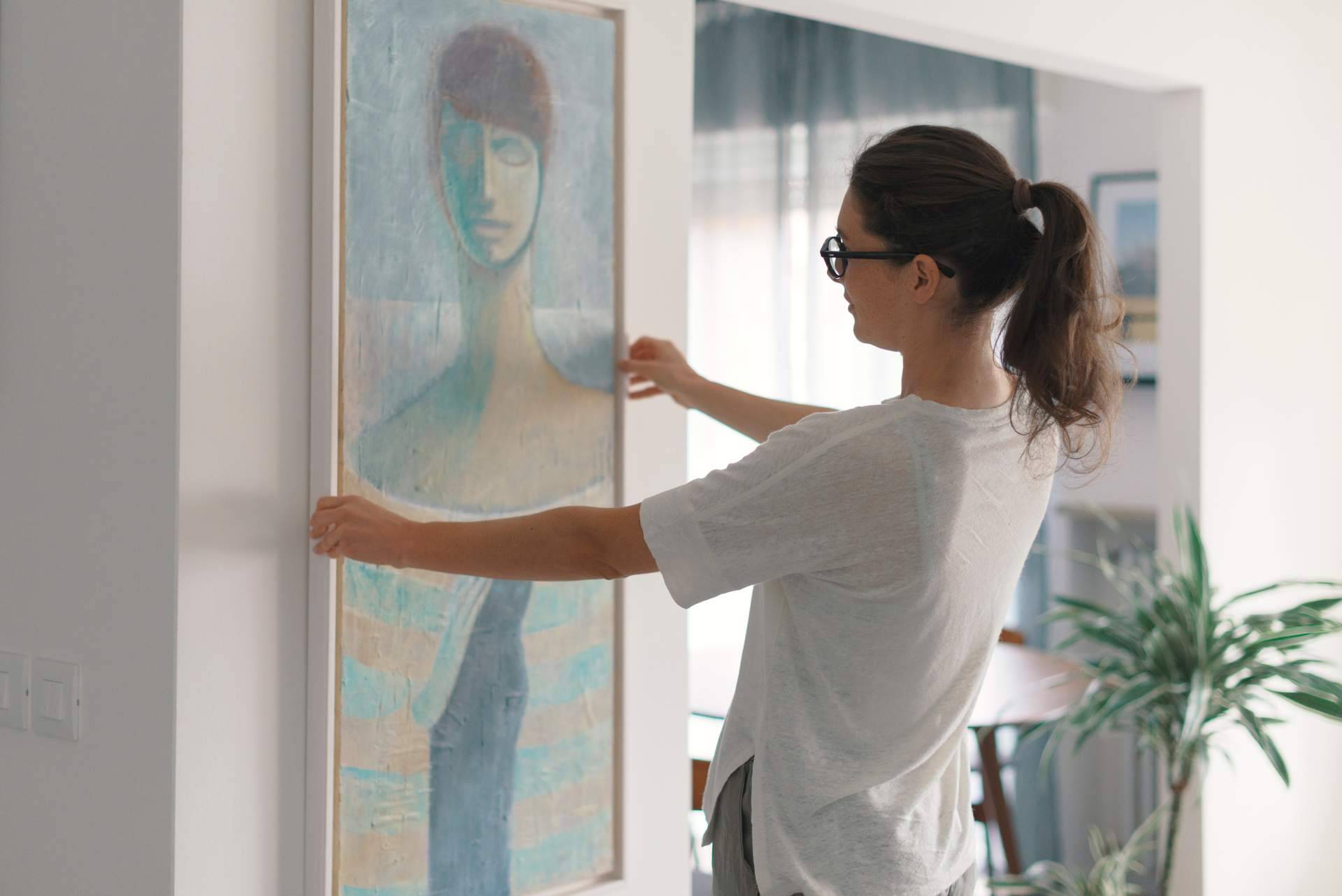 ¿Cómo colocar cuadros decorativos en casa?