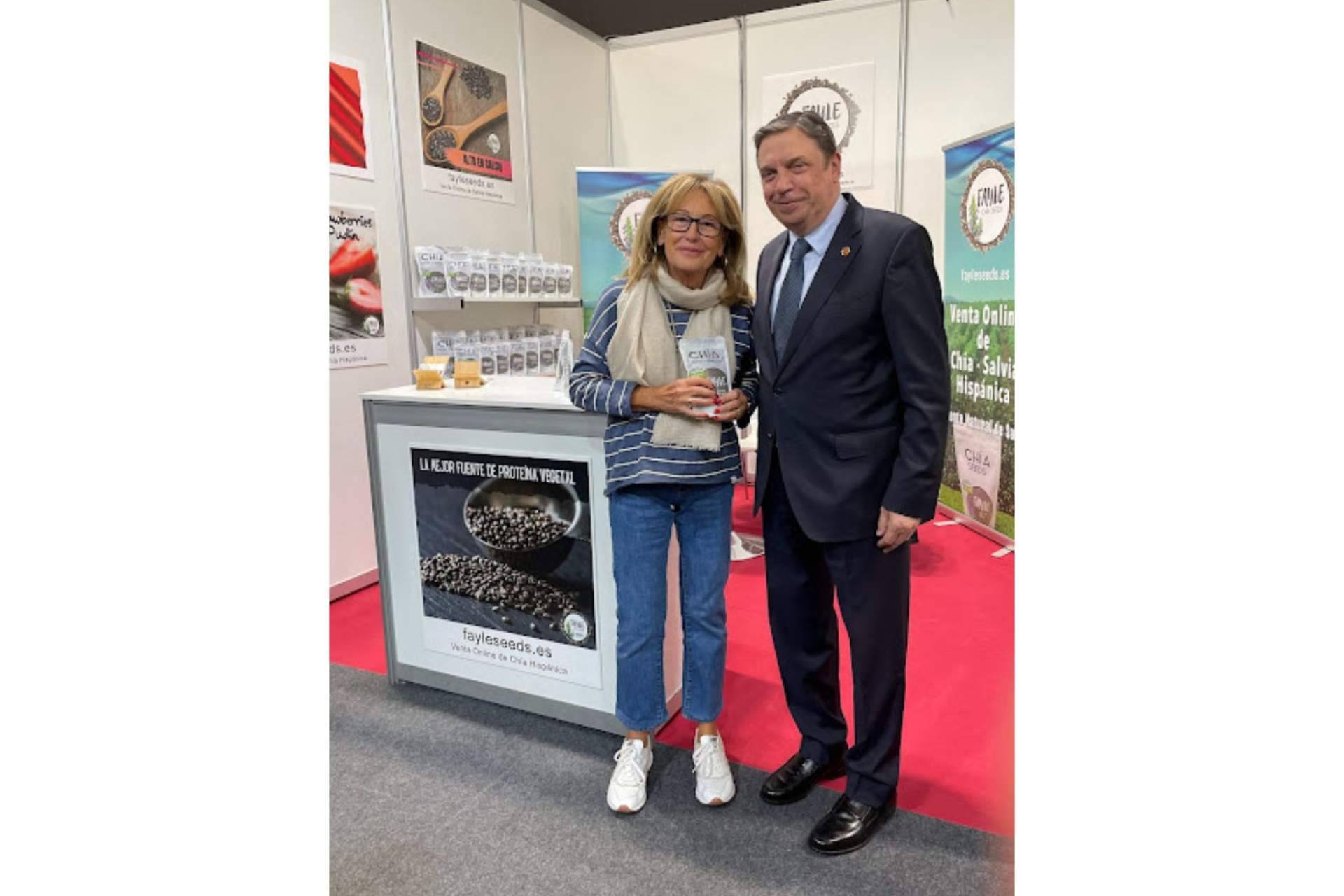 El ministro Luis Planas visita el stand de Fayle Seeds
