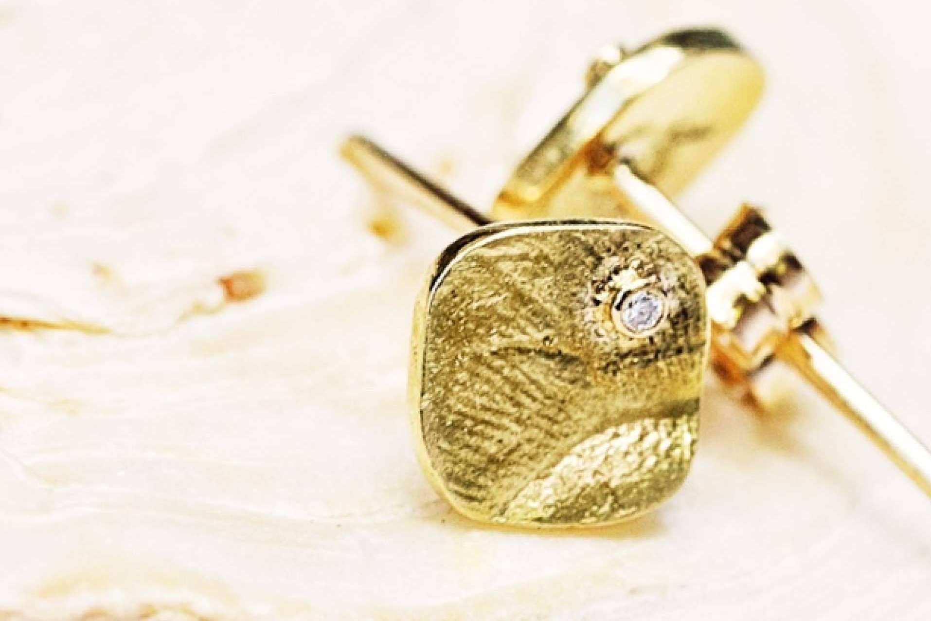 Dejando Huella Joyas y su medalla con huella de la firma, un regalo ideal para el Día de la Madre