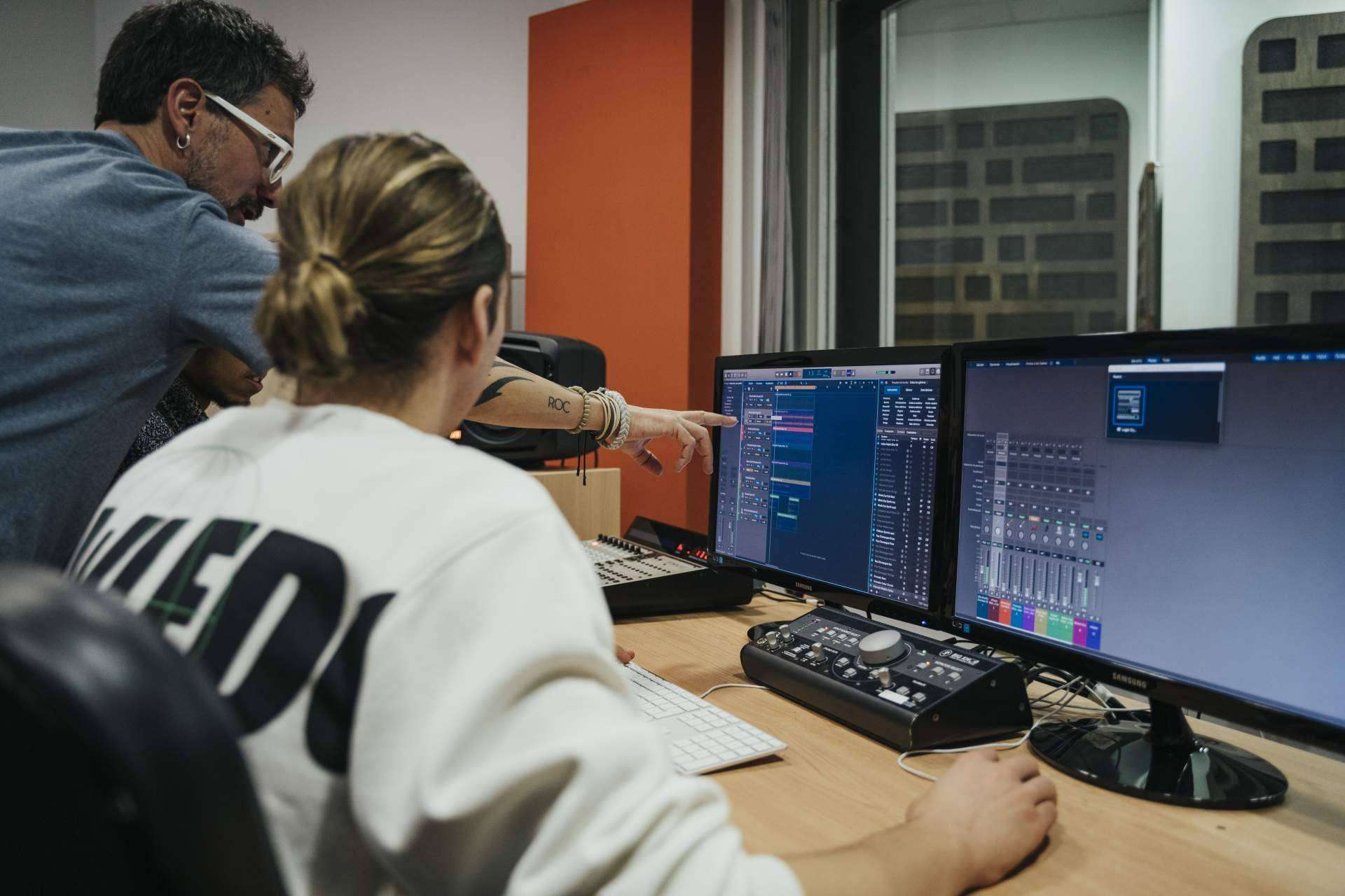 Especializarse en producción musical con profesores profesionales e increíbles instalaciones en Eumes