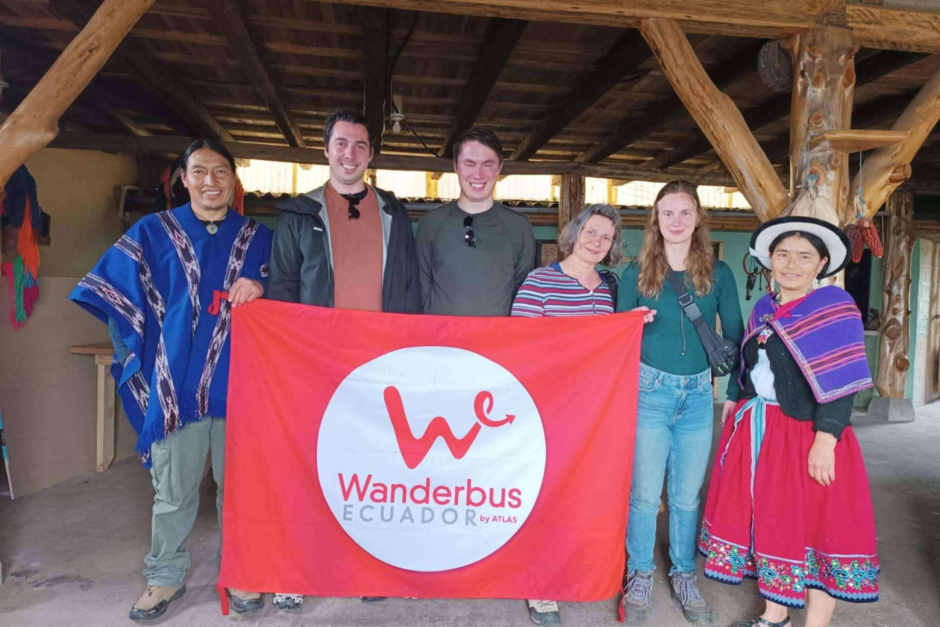 Recorrer Ecuador fácilmente con los hop-on hop-off bus de WanderBus
