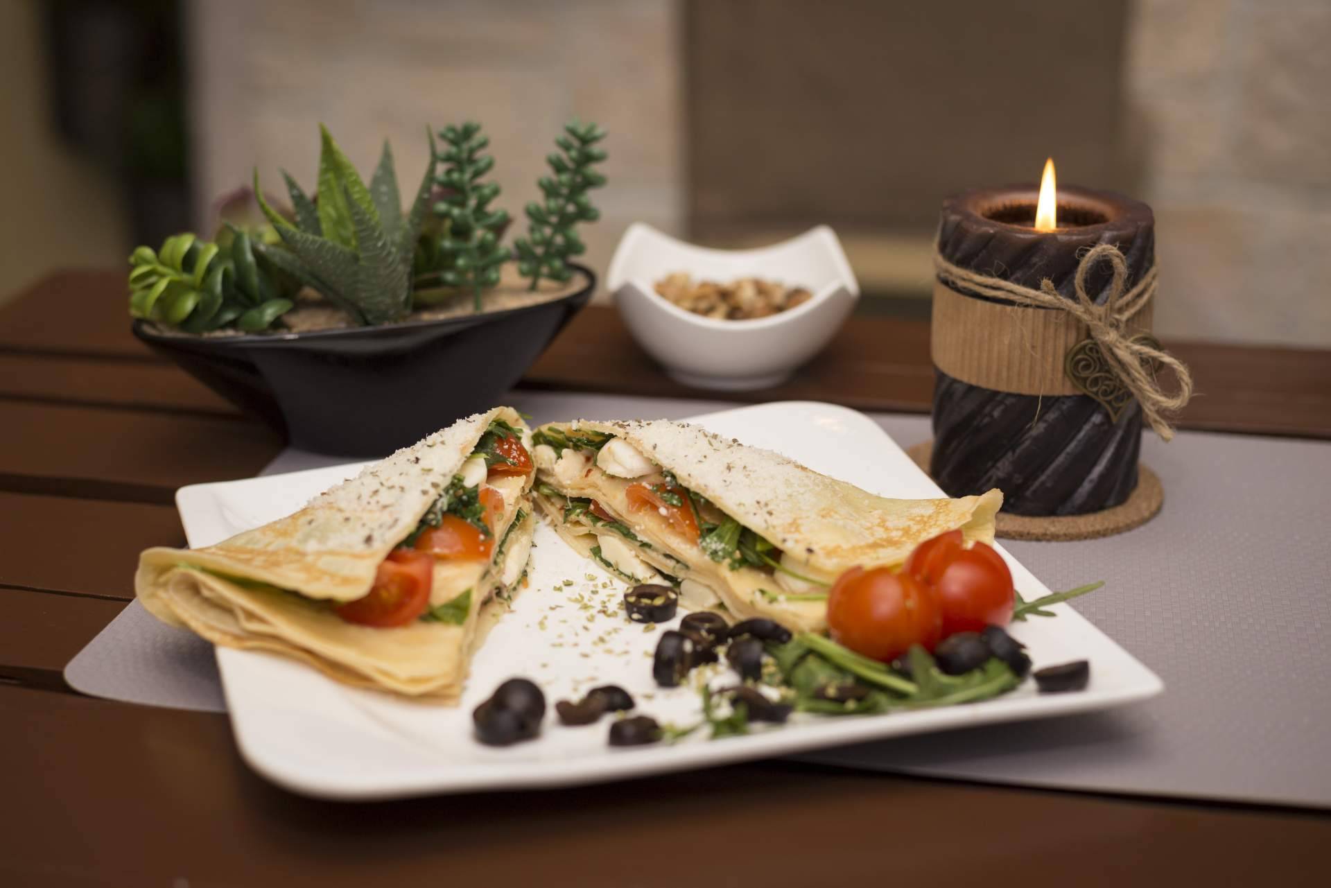 Exquisita crepe vegana ecológica sin gluten de MedSuperfoods; una delicia saludable que deleita a paladares exigentes