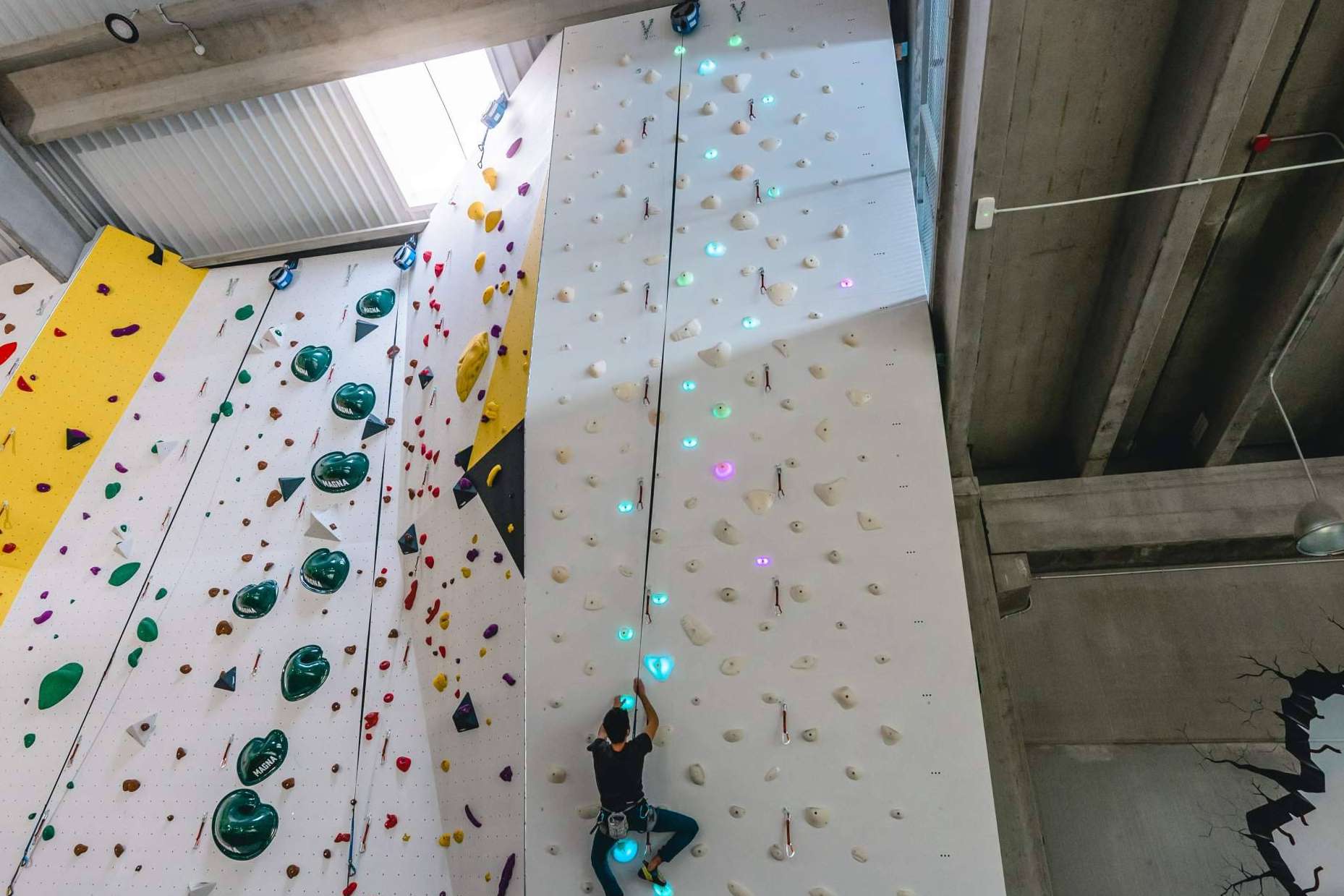 Rocódromos en España con paredes interactivas, gracias a Shiny Wall