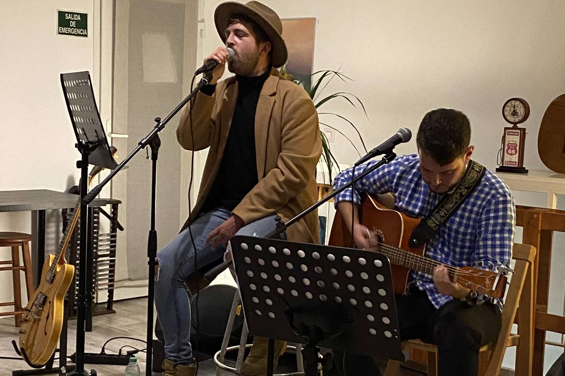 Las claves de contratar música en vivo para un restaurante; una experiencia gastronómica única