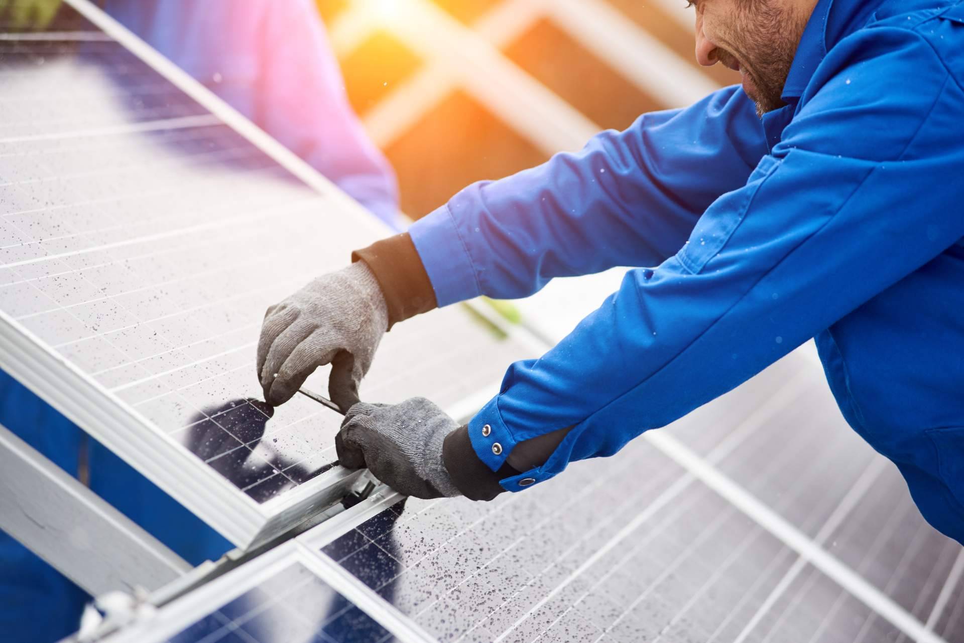 Aprovechar el poder del sol; instalar paneles solares con Factorenergía para un futuro sostenible