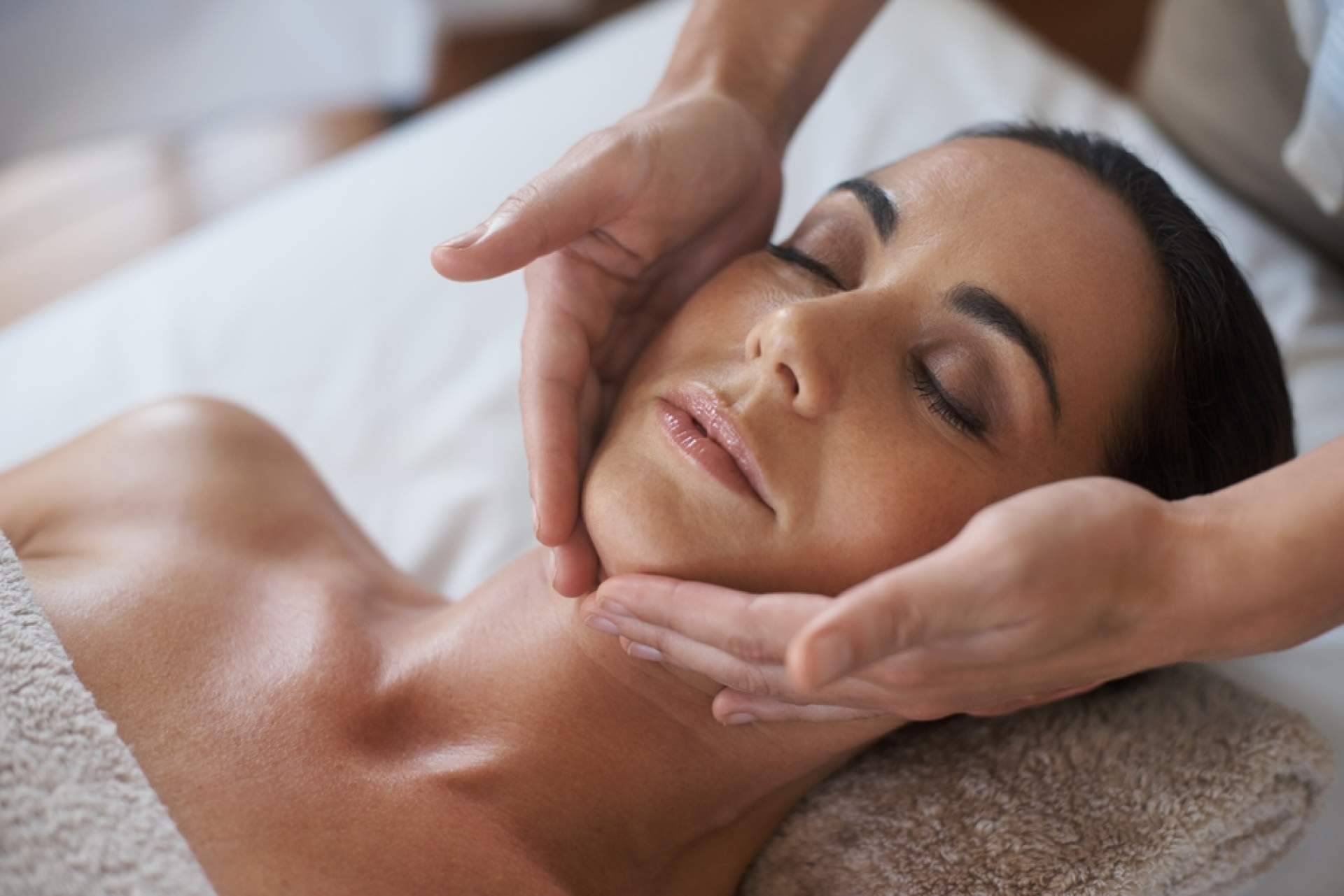 ¿En qué consiste y cuáles son las ventajas del masaje facial japonés?, con LINCKIA Cadaqués