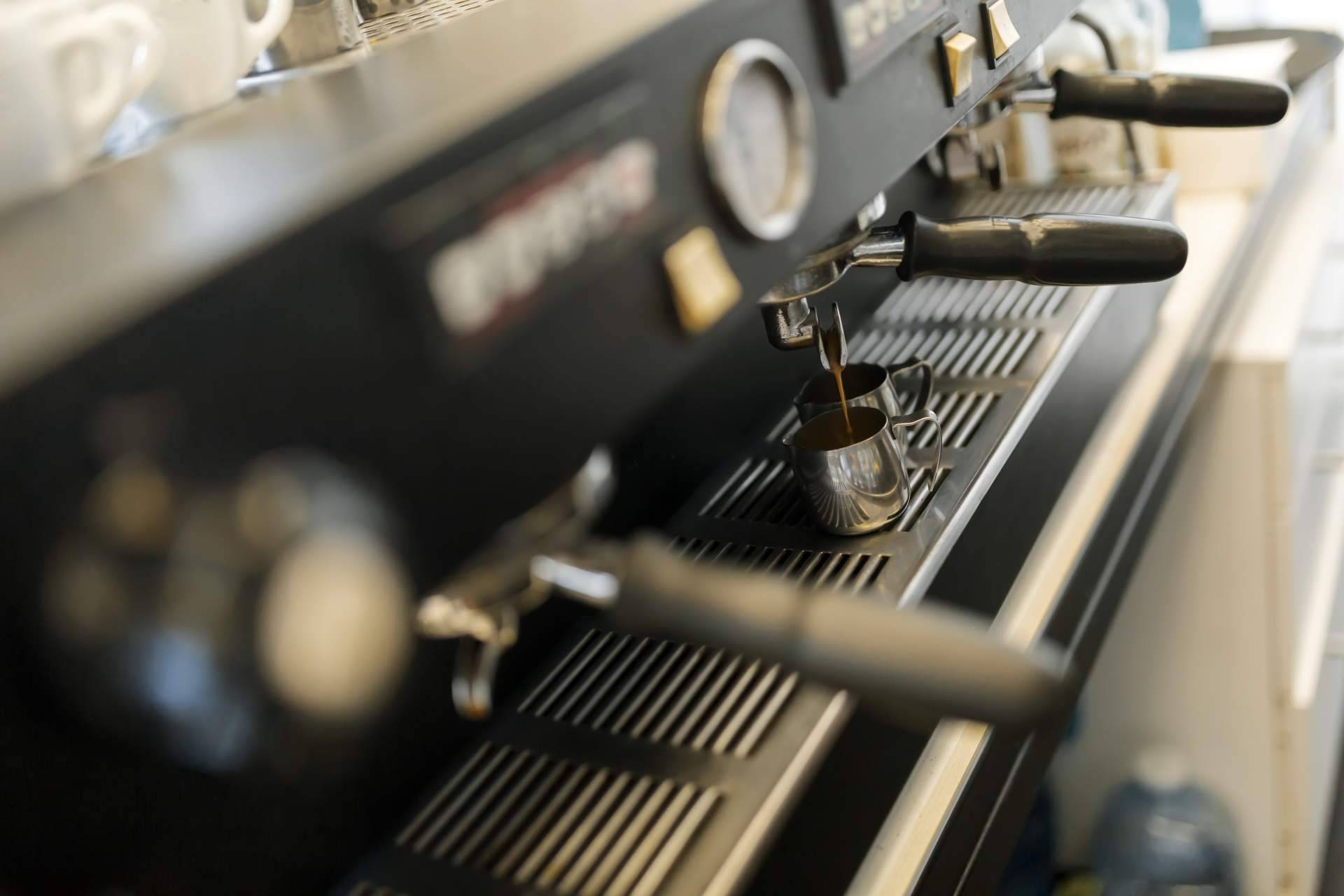 Los distintos modelos de cafeteras industriales, por Auxihostelería