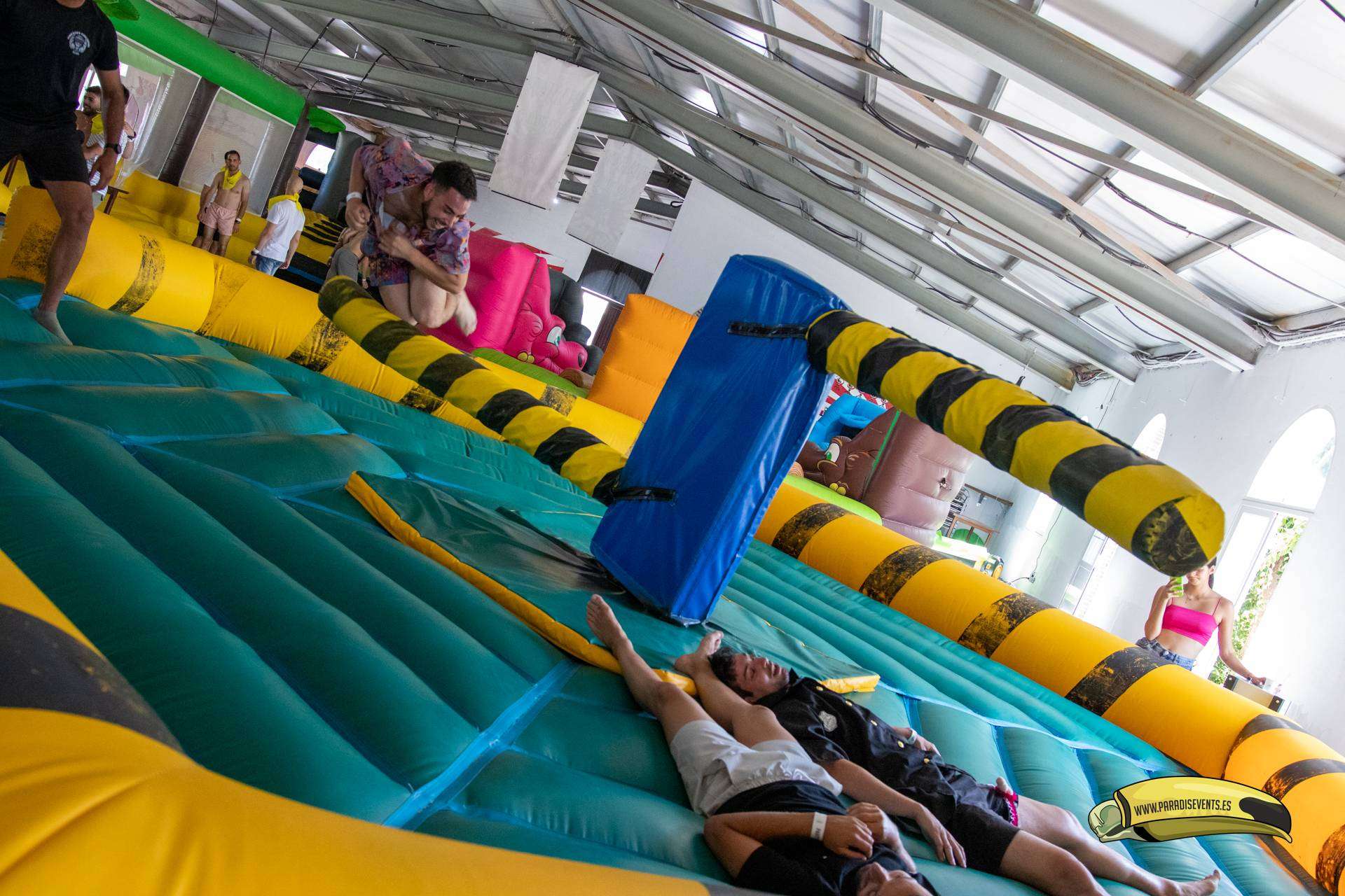 Diversión garantizada con las pruebas de Humor Amarillo en la finca Navalcarnero que brinda Paradise Events