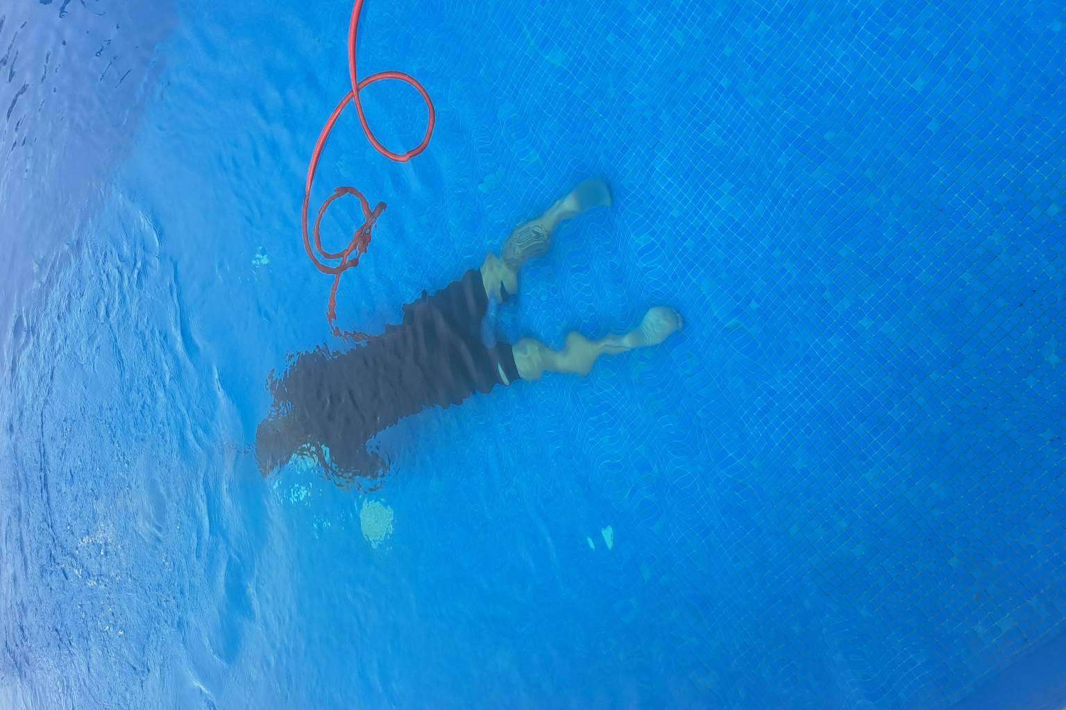 Localizar una fuga en piscina con No Más Fugas