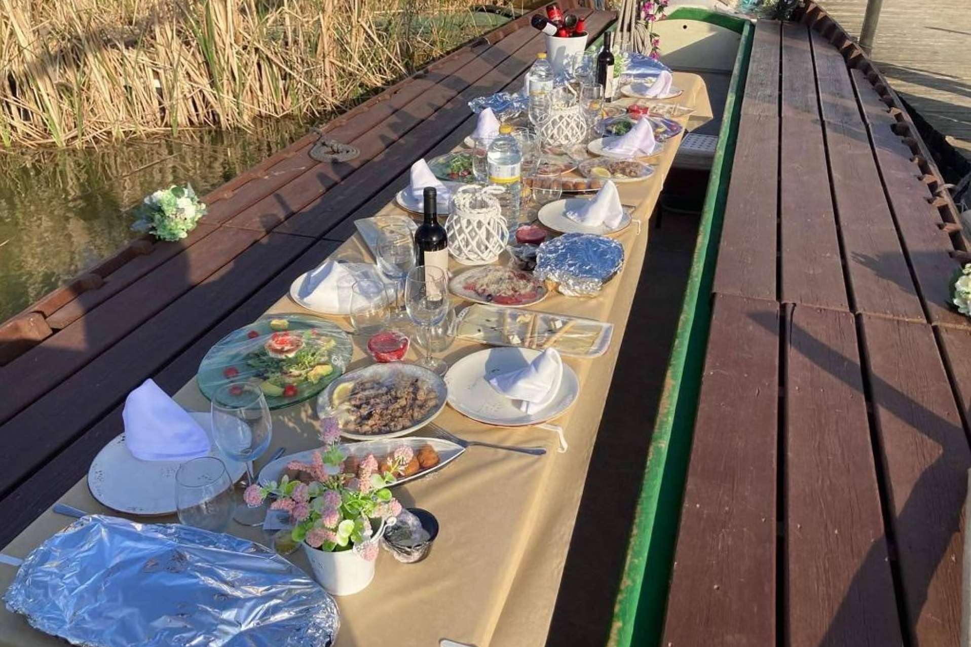 Visitar La Albufera en barca es un plan ideal en verano, con Albumar