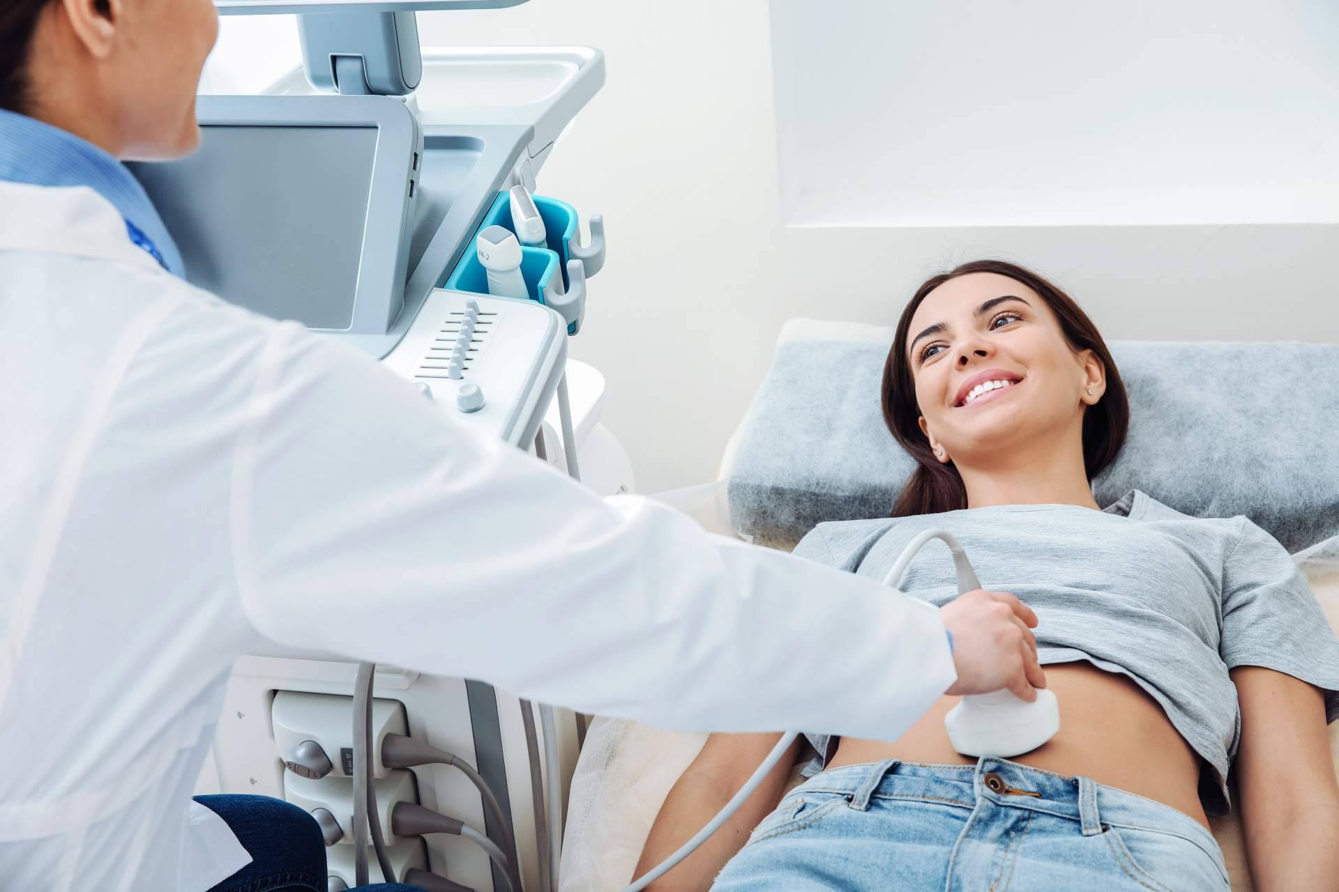 ¿Cuáles son las ventajas de contar con un ginecólogo en las distintas etapas de vida de una mujer?, con el Doctor Ramón Usandizaga
