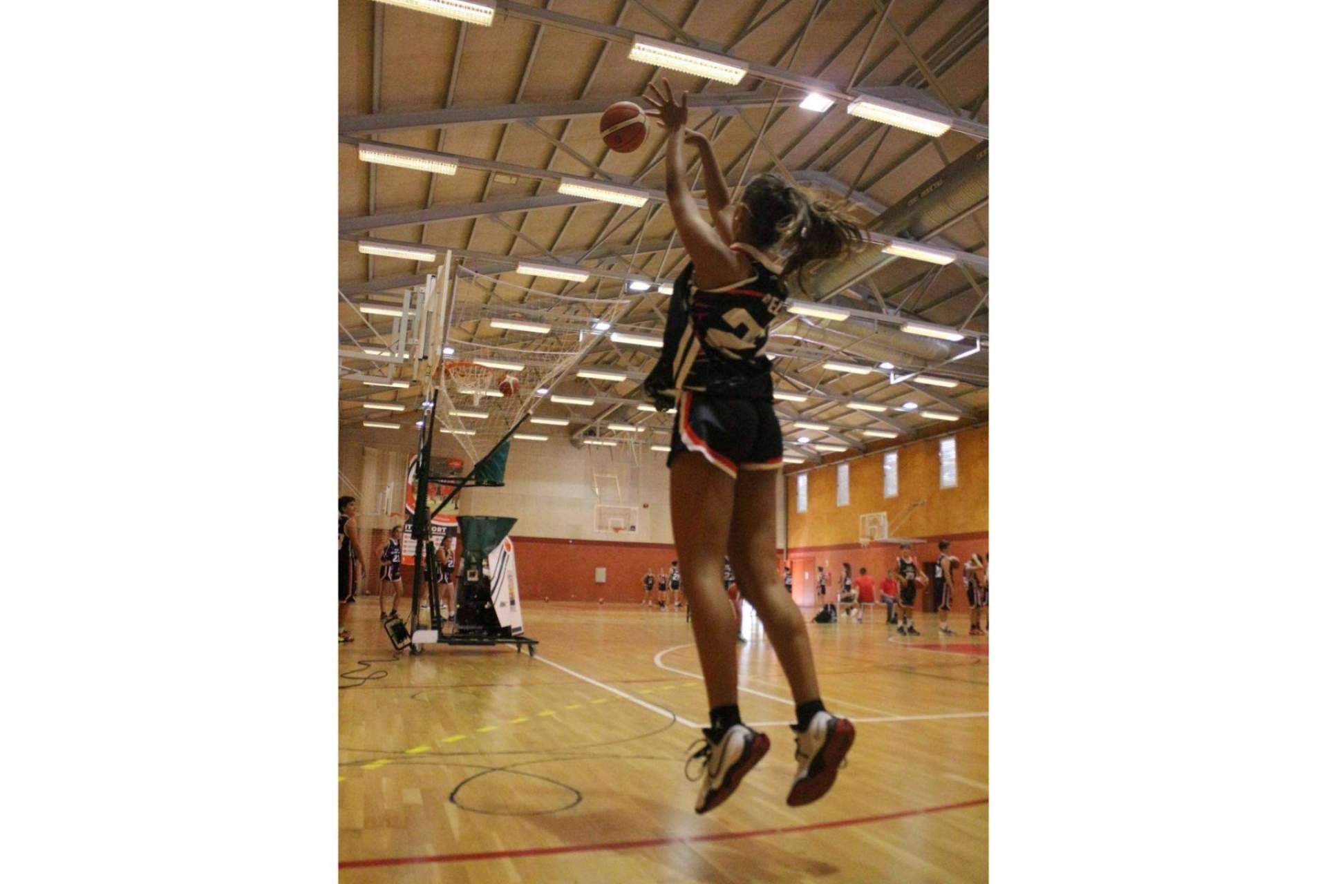 El programa de entrenamiento con máquinas de tiro de baloncesto que ofrece ITW Sport