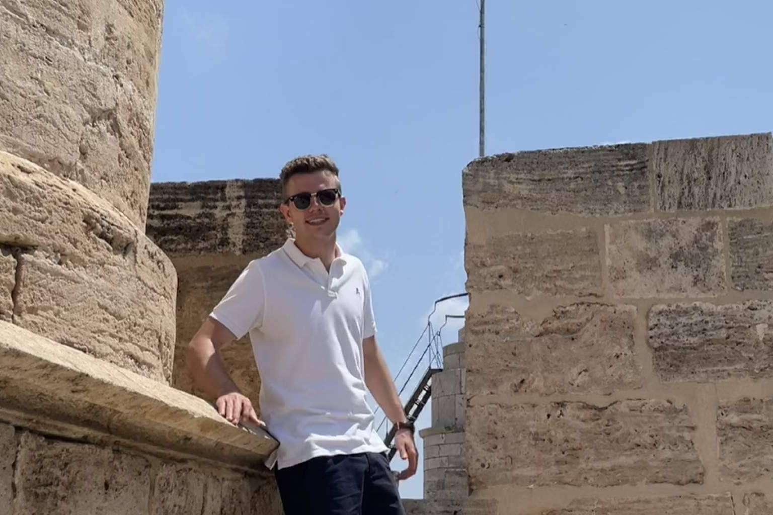 La academia de inglés fundada por el joven empresario Oliver Gutridge que ya cuenta con más de 100 K de seguidores en Instagram, English Made Easy