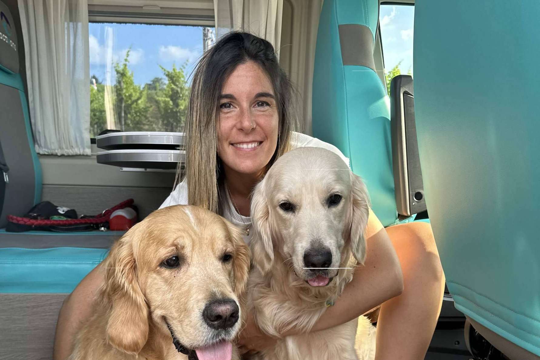 Alquiler de autocaravanas en Girona para realizar viajes con perros, de la mano de Activans