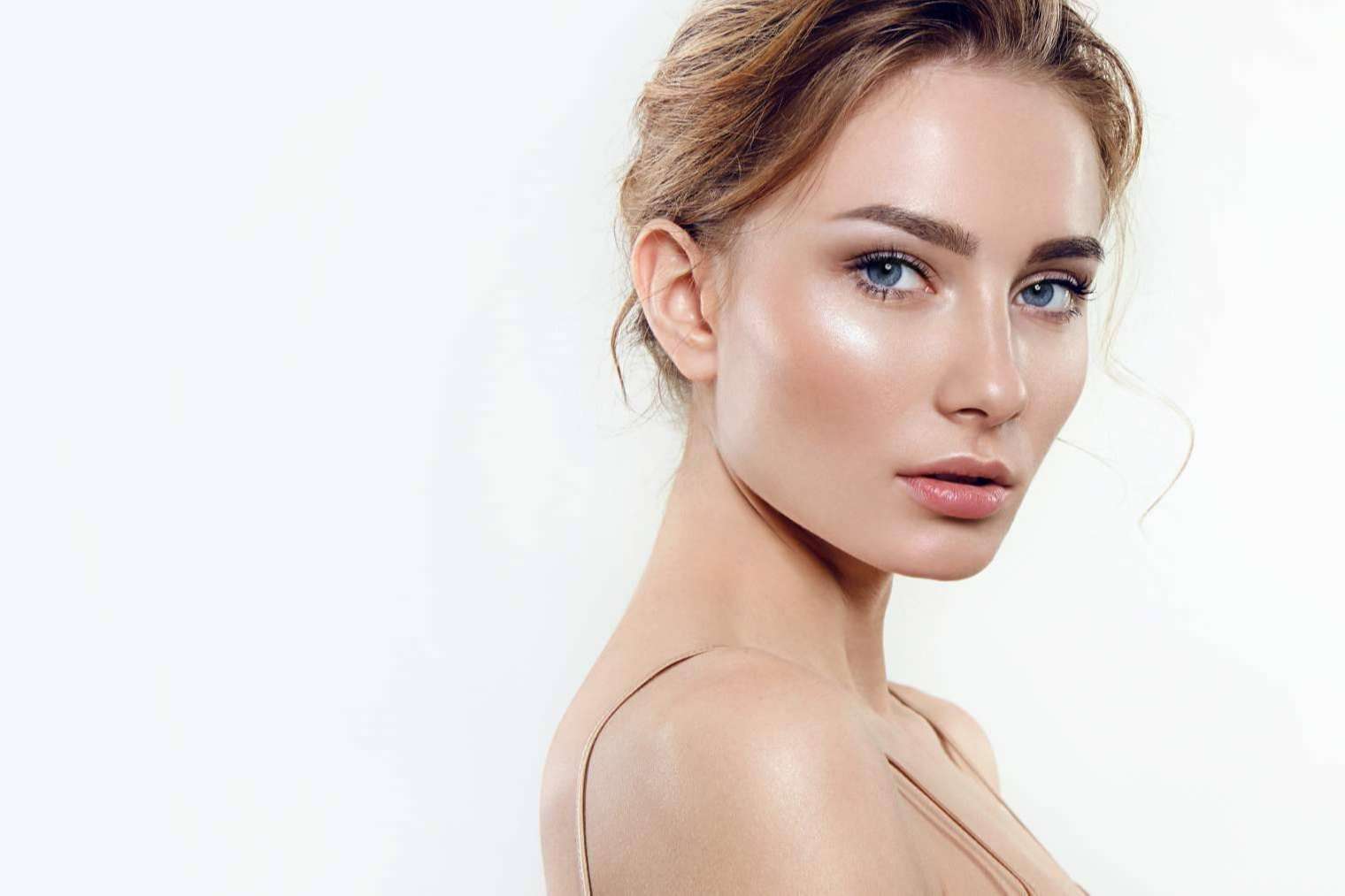 Alluring Clinic realiza rellenos faciales con ácido hialurónico que aportan resultados naturales
