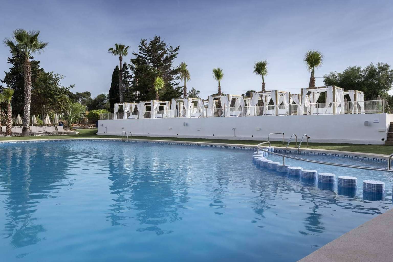 Zero Drach del Mar Hotel en Porto Cristo Supera las Previsiones de Ocupación en su Temporada Inaugural Gracias a una Estrategia de Comercialización Sobresaliente