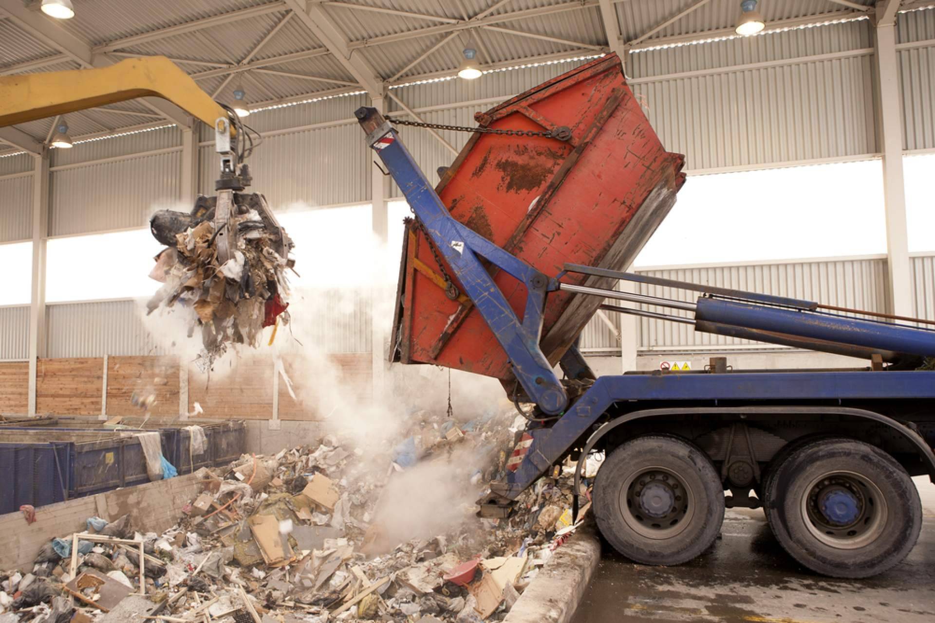 Gestión de residuos en derribos y demoliciones, con Eco Vall Gestión de Residuos Industriales