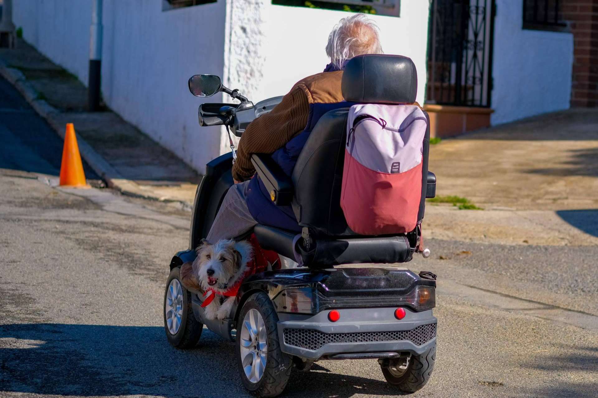 La moto 3 ruedas eléctrica de Mobility-Vida fomenta la independencia de las personas con movilidad reducida