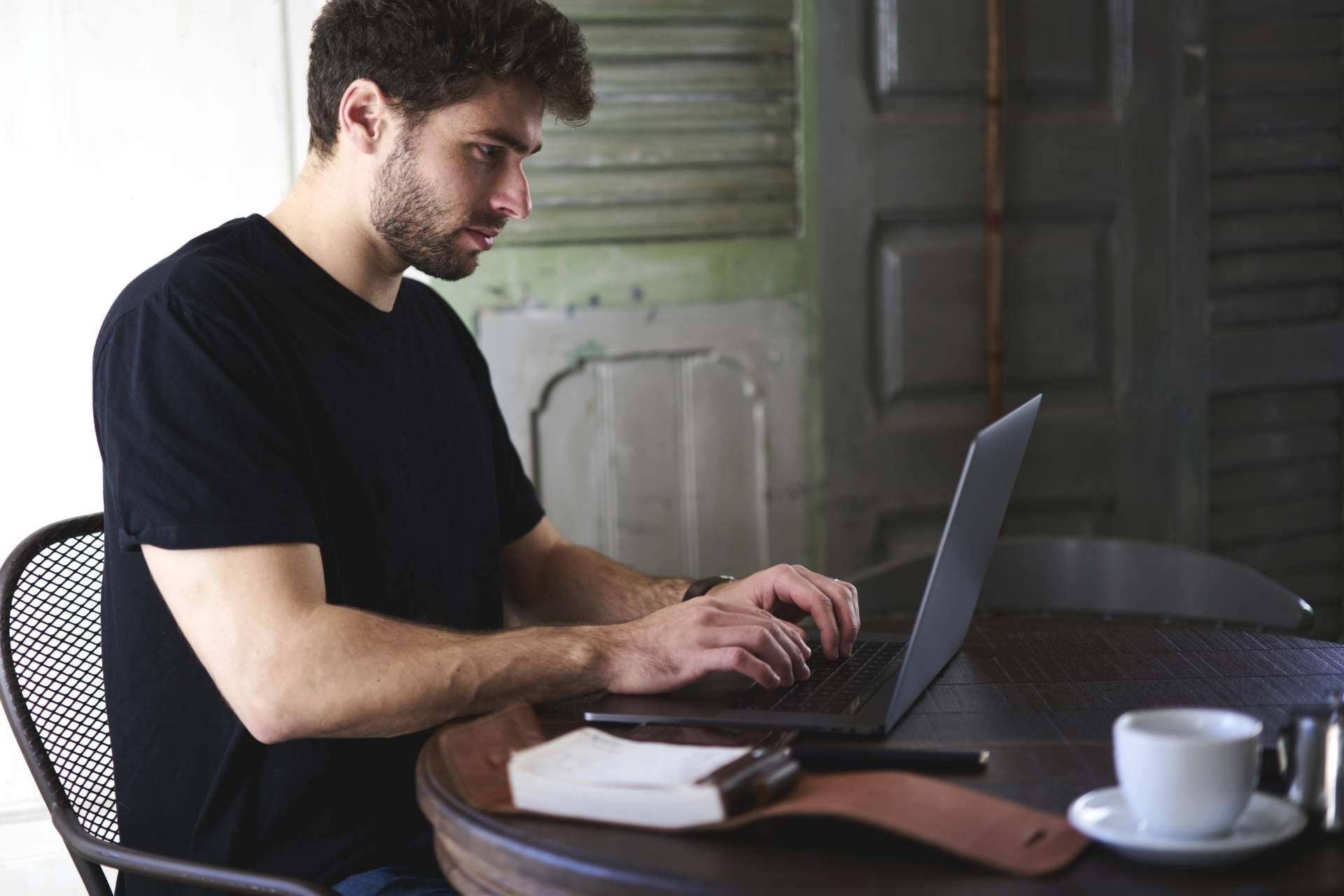 Realizar cursos online homologados con Formación Carpe Diem, reconocido como Mejor Centro de Formación Online Multidisciplinar en 2023