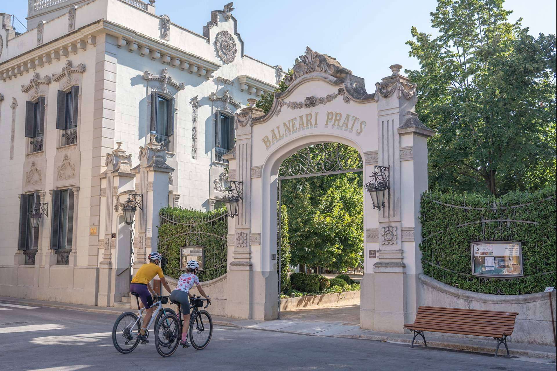 Los beneficios y las facilidades para los ciclistas del espacio bikefriendly del Hotel Balneari Prats para hacer rutas en bici