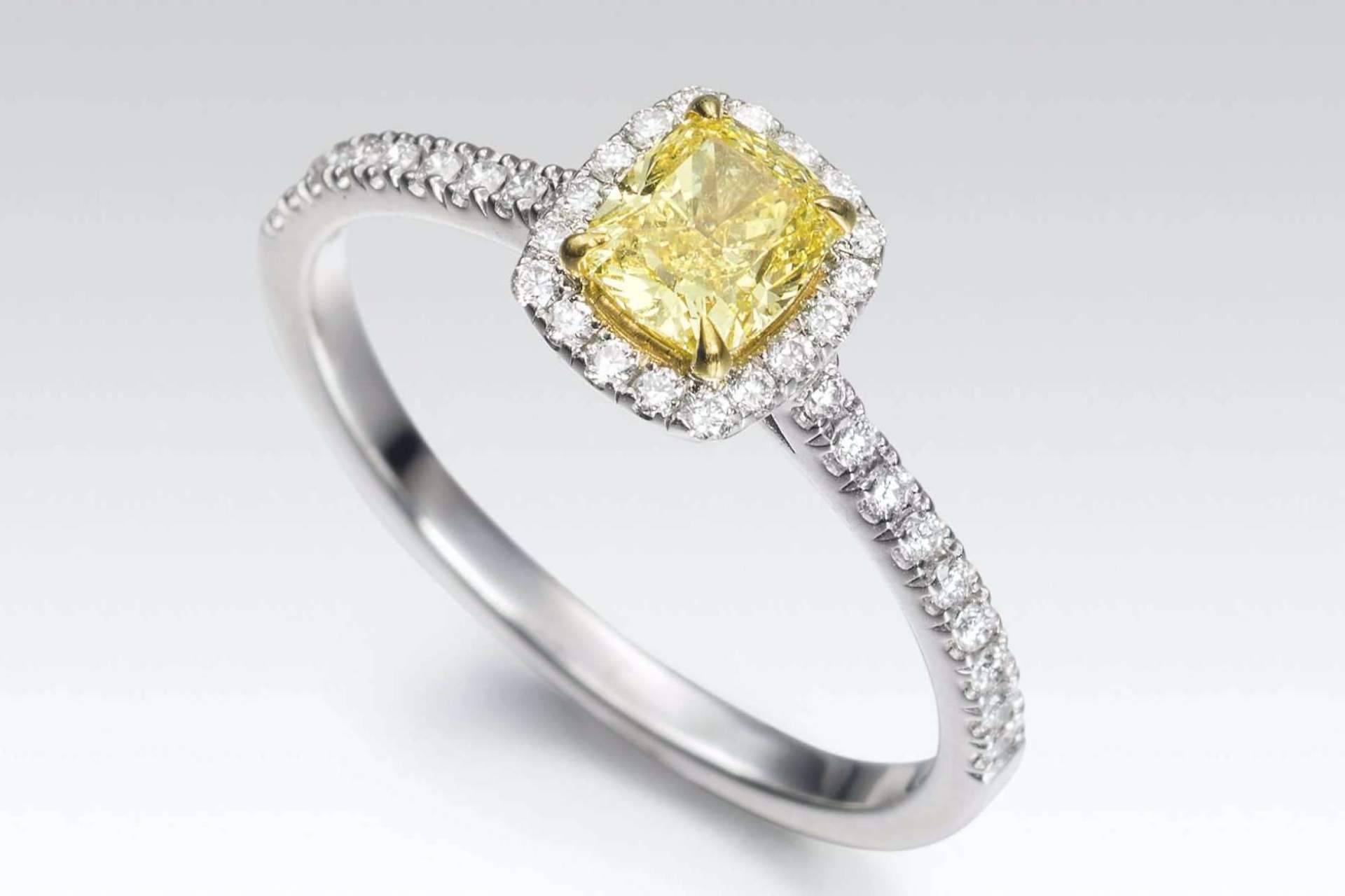 Anillos de pedida con diamantes de colores, una nueva tendencia con German Joyero