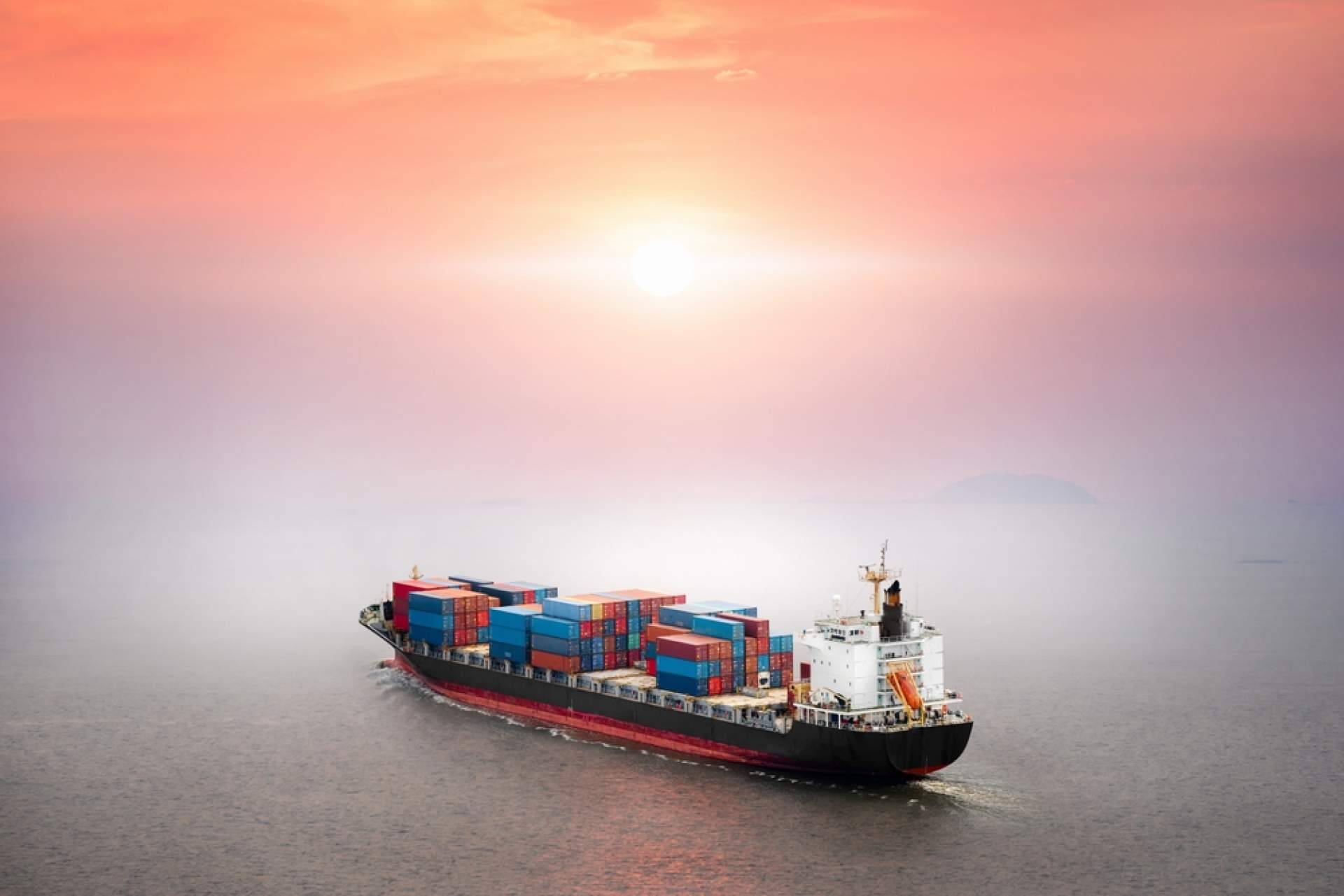 Traslados marítimos en grupaje para mobiliario de la mano de Redmoving