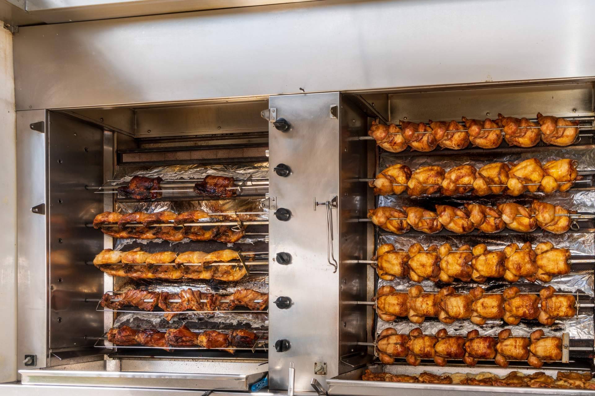 Los asadores de pollos que ofrece Auxihostelería